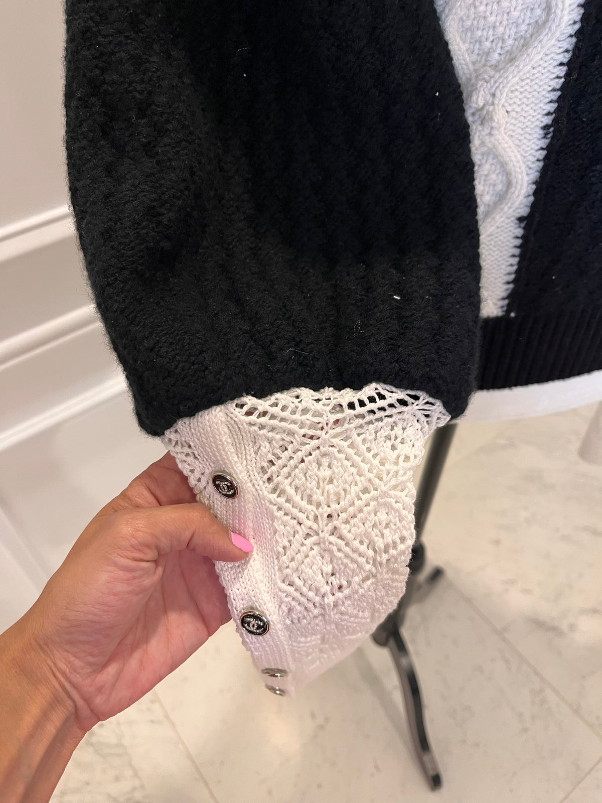Pre-Owned CHANEL™ 21A Metiers D'Art Runway Pullover White/Black Sweater,38