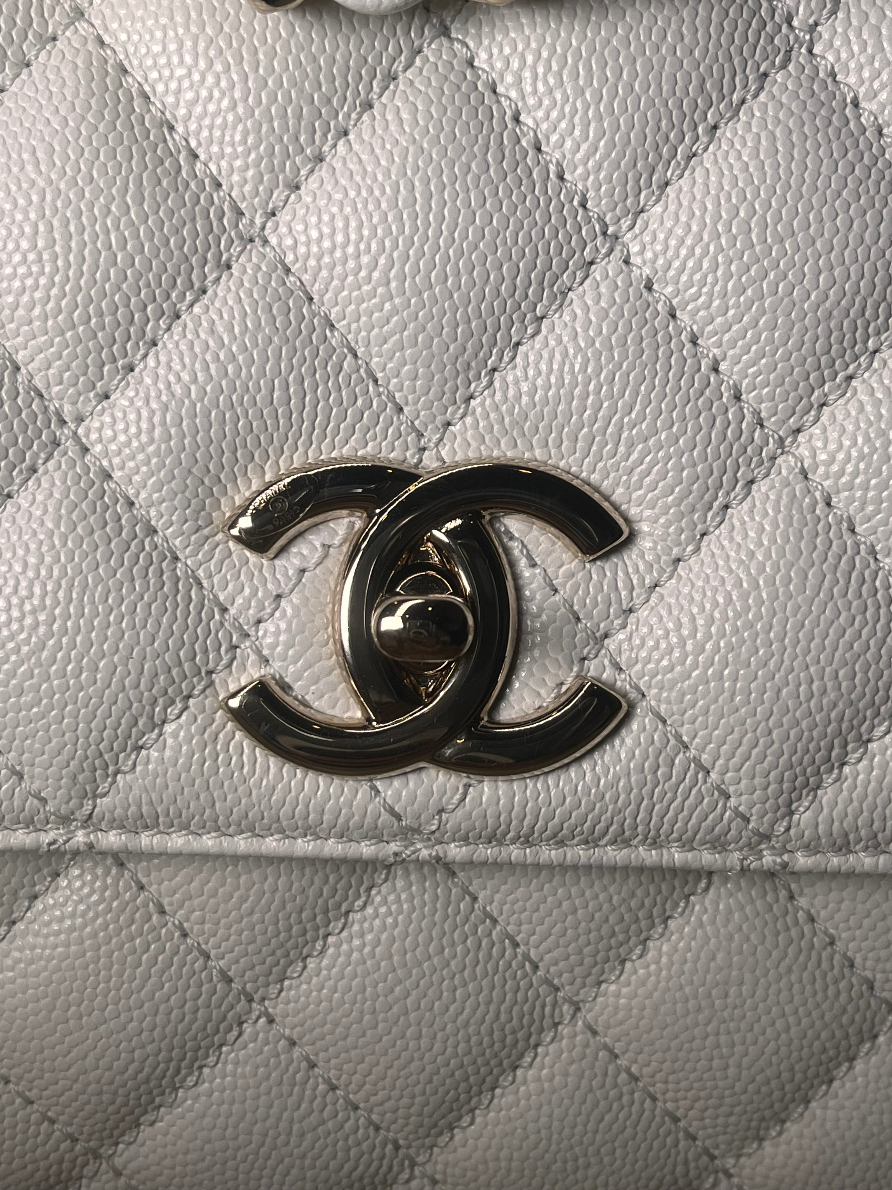 Pre-Owned CHANEL™ Caviar Quilted Coco Handle Flap White/Light Gold Handbag