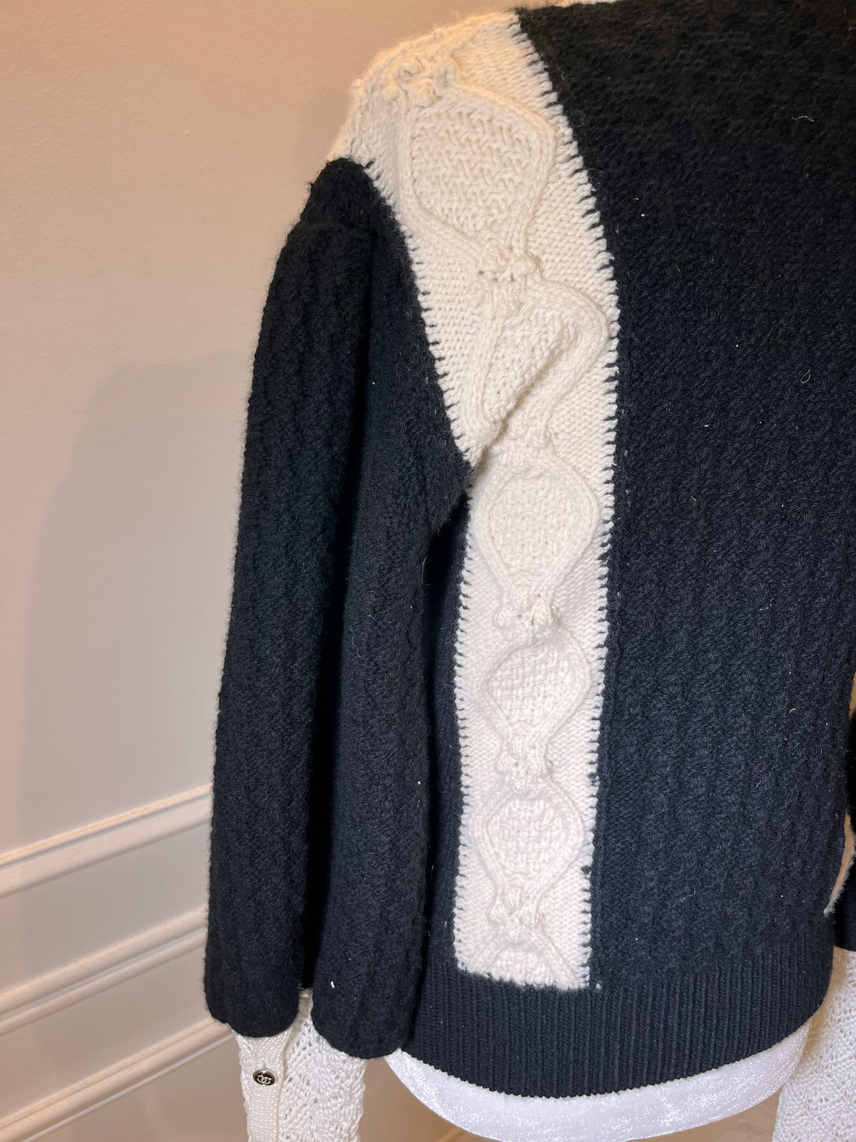 Pre-Owned CHANEL™ 21A Metiers D'Art Runway Pullover White/Black Sweater,38