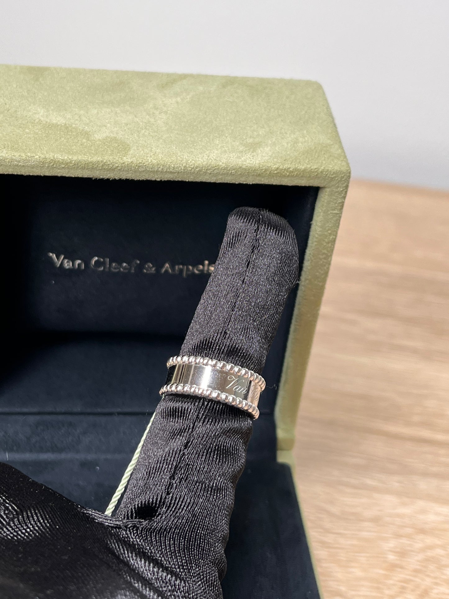 Pre-Owned VAN CLEEF & ARPELS - Perlee Signature 18K White Gold Ring, 51