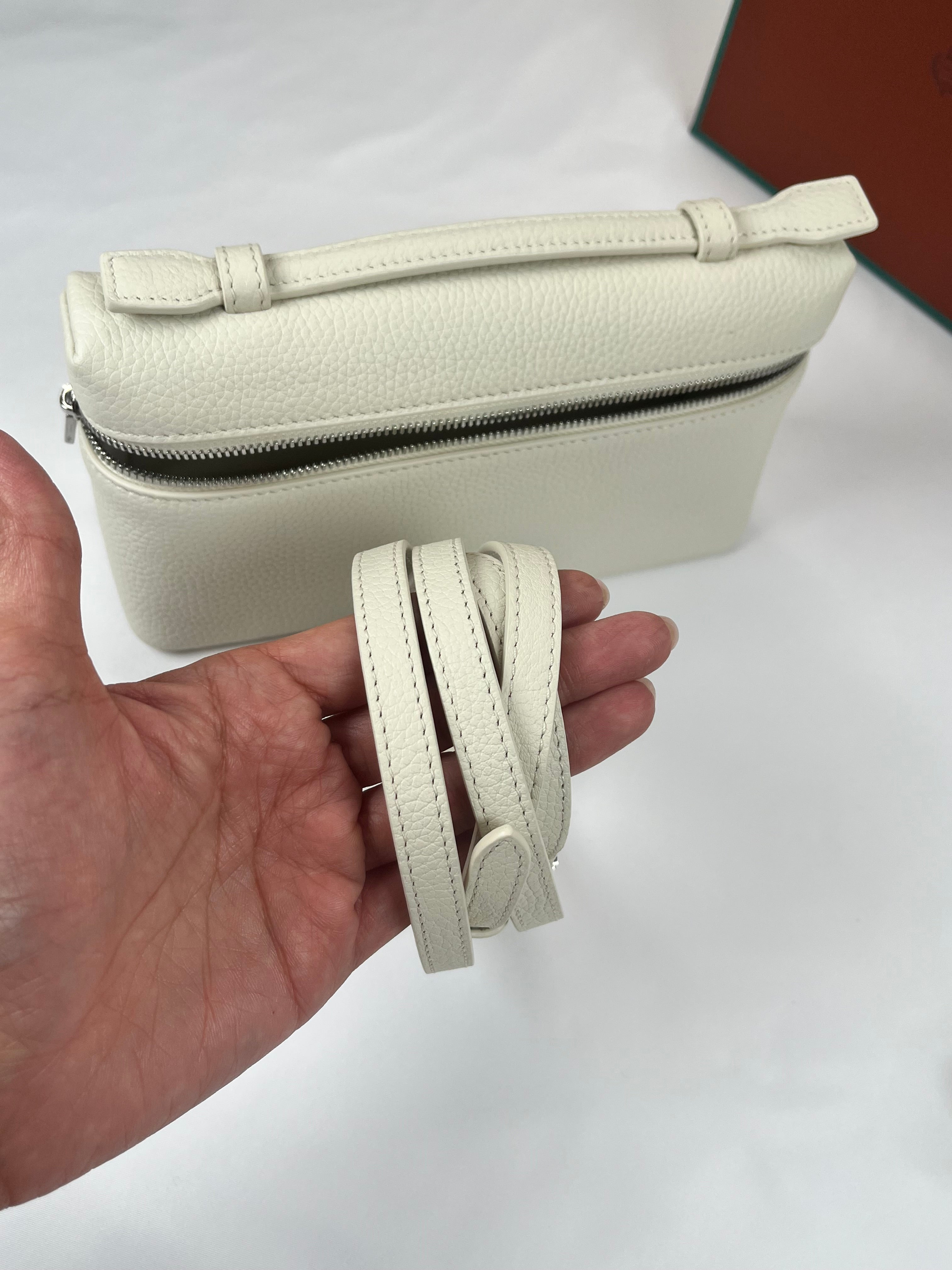 Loro Piana Extra Pocket Cream/SHW Handbag, 19