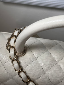 Pre-Owned CHANEL™ Caviar Quilted Coco Handle Flap White/Light Gold Handbag