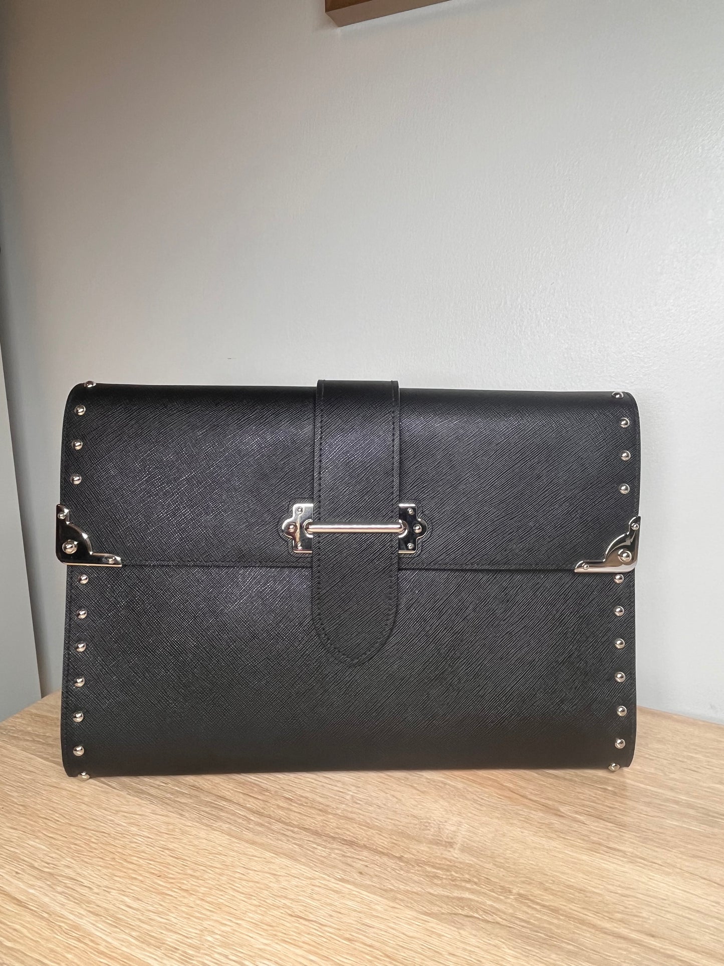 Pre-Owned PRADA Folio Black Handbag