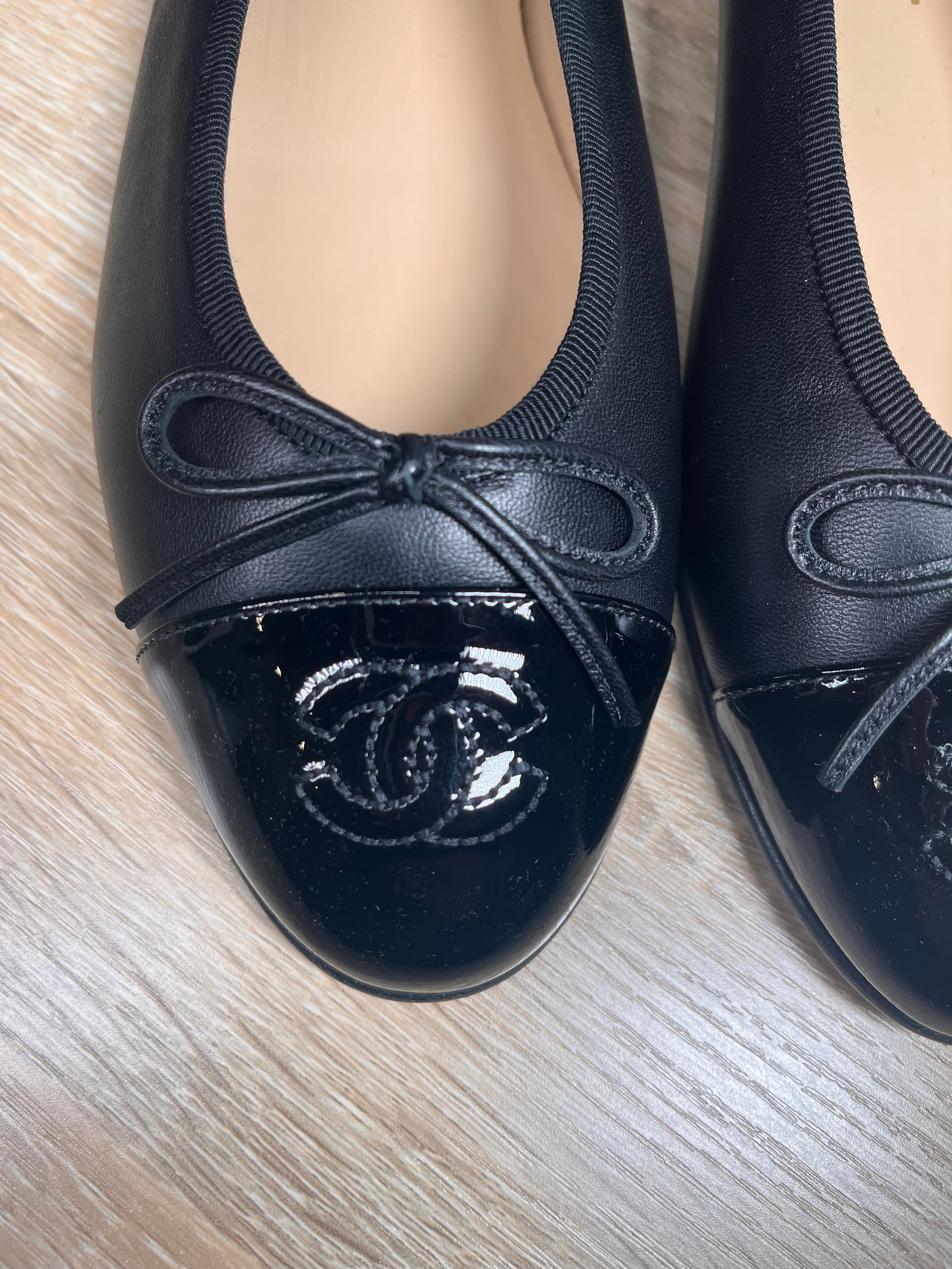 Pre-Owned CHANEL™ Ballet Lambskin & Patent Calfskin Flats, 38.5