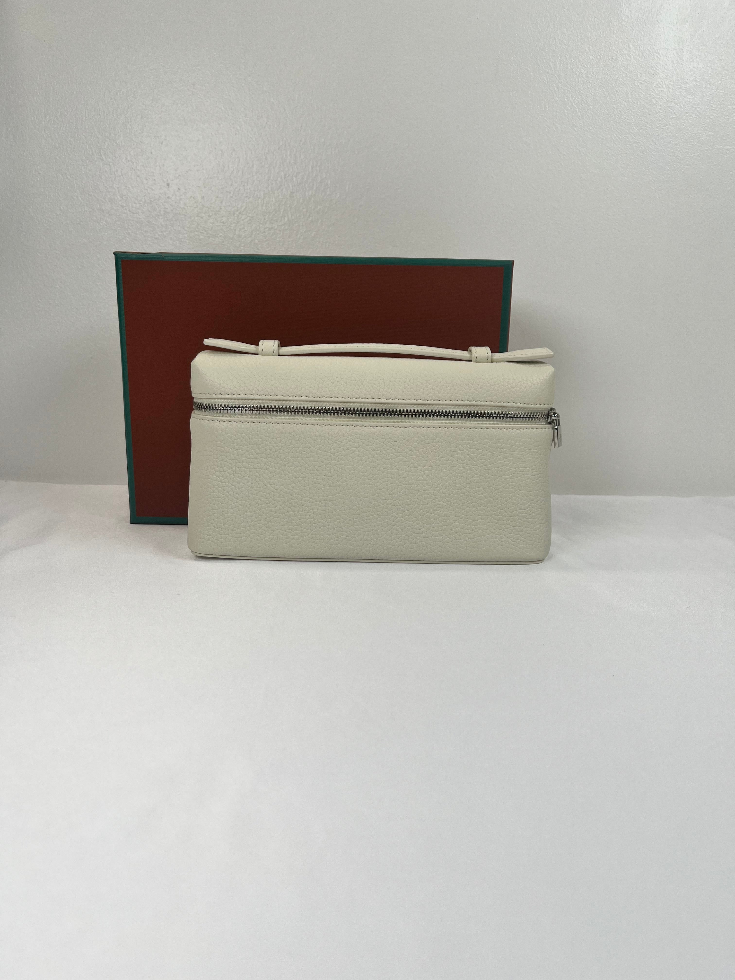 Loro Piana Extra Pocket Cream/SHW Handbag, 19
