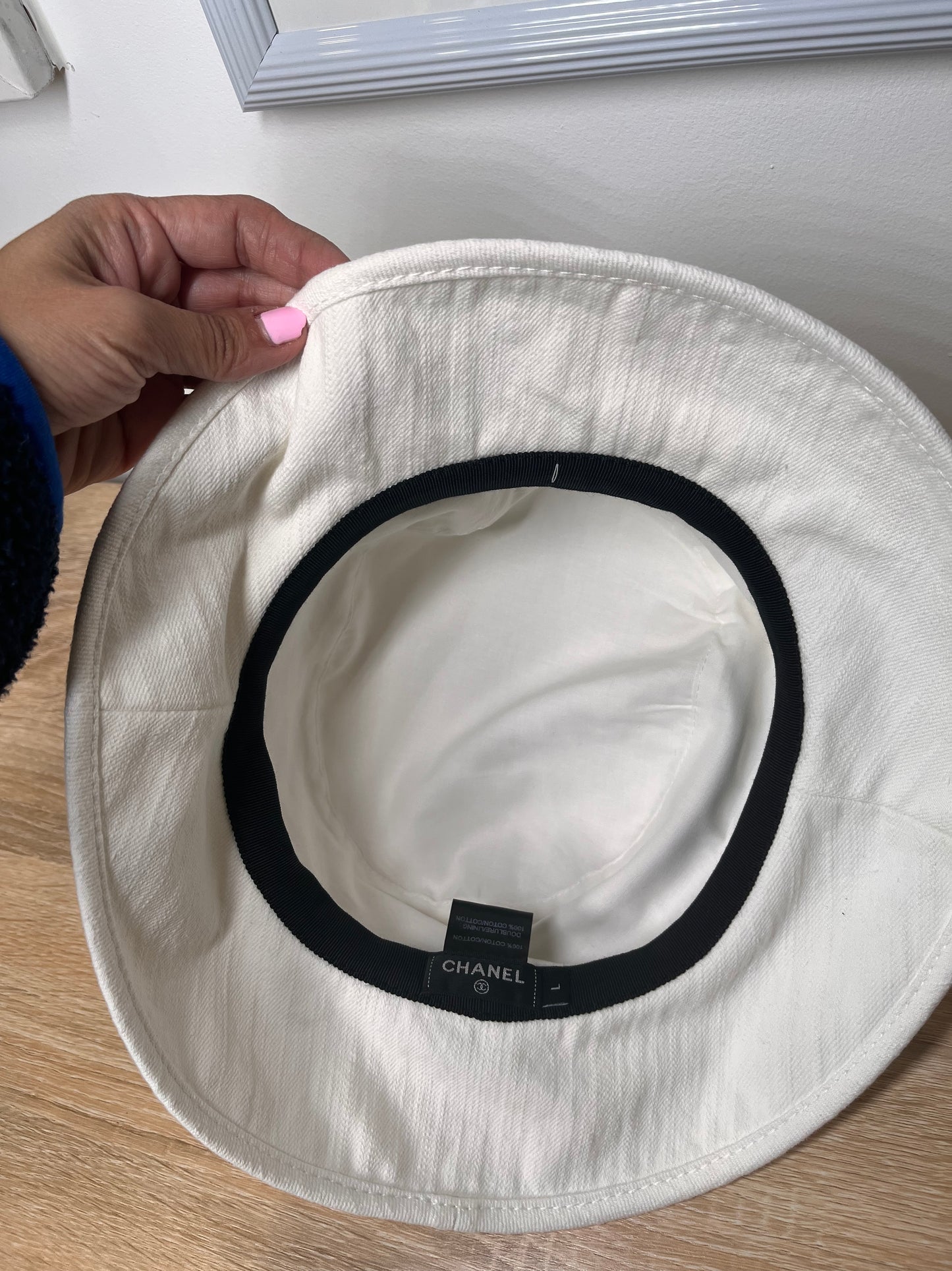Pre-Owned CHANEL™ Bucket Hat White Hat, Large