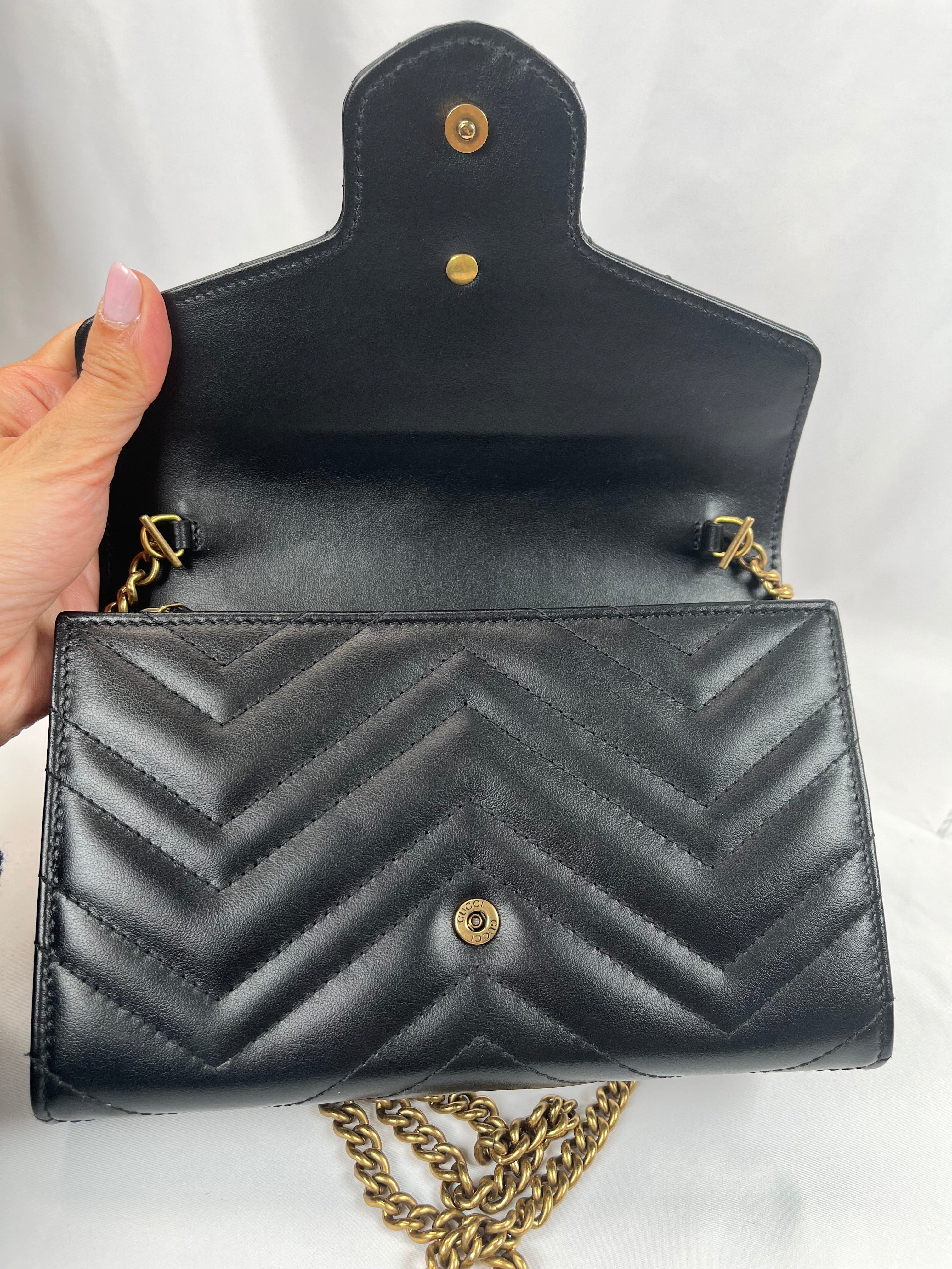 Pre-Owned GUCCI GG Marmont Super Mini Black Handbag