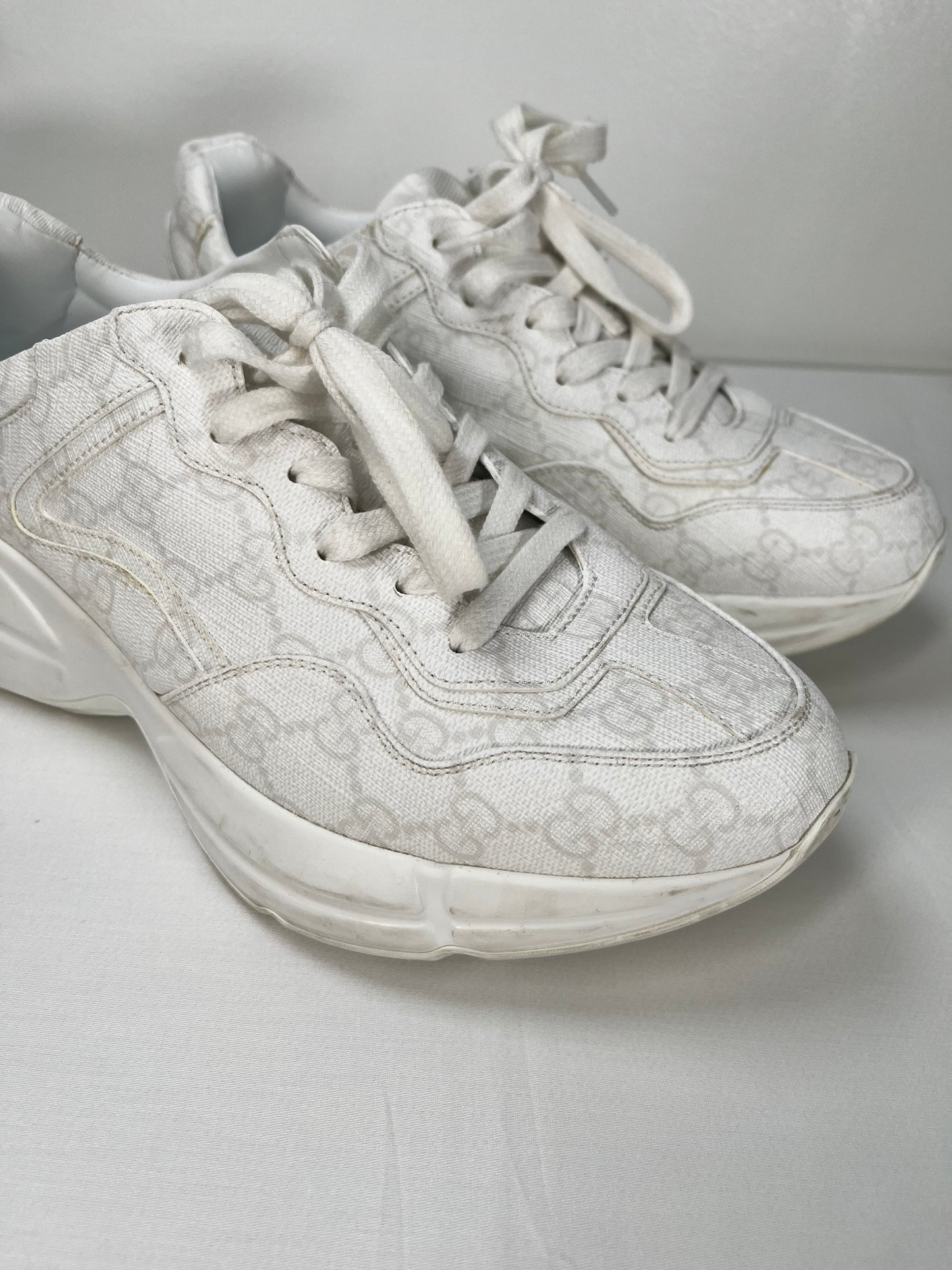 Pre-Owned GUCCI GG Supreme Monogram Womens Rhyton Sneakers, 39.5 White