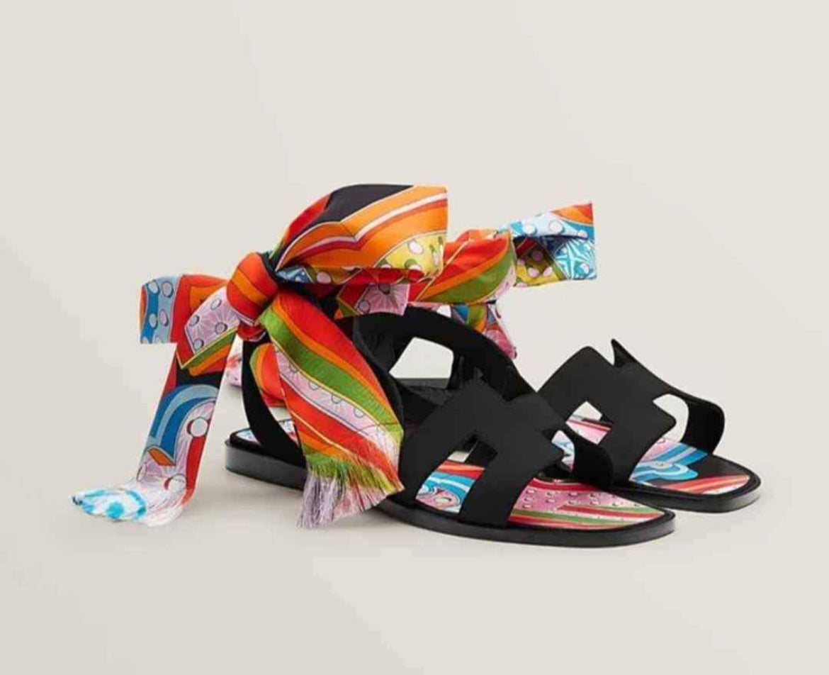 Pre-Owned HERMES Eyra Black Sandals, 36