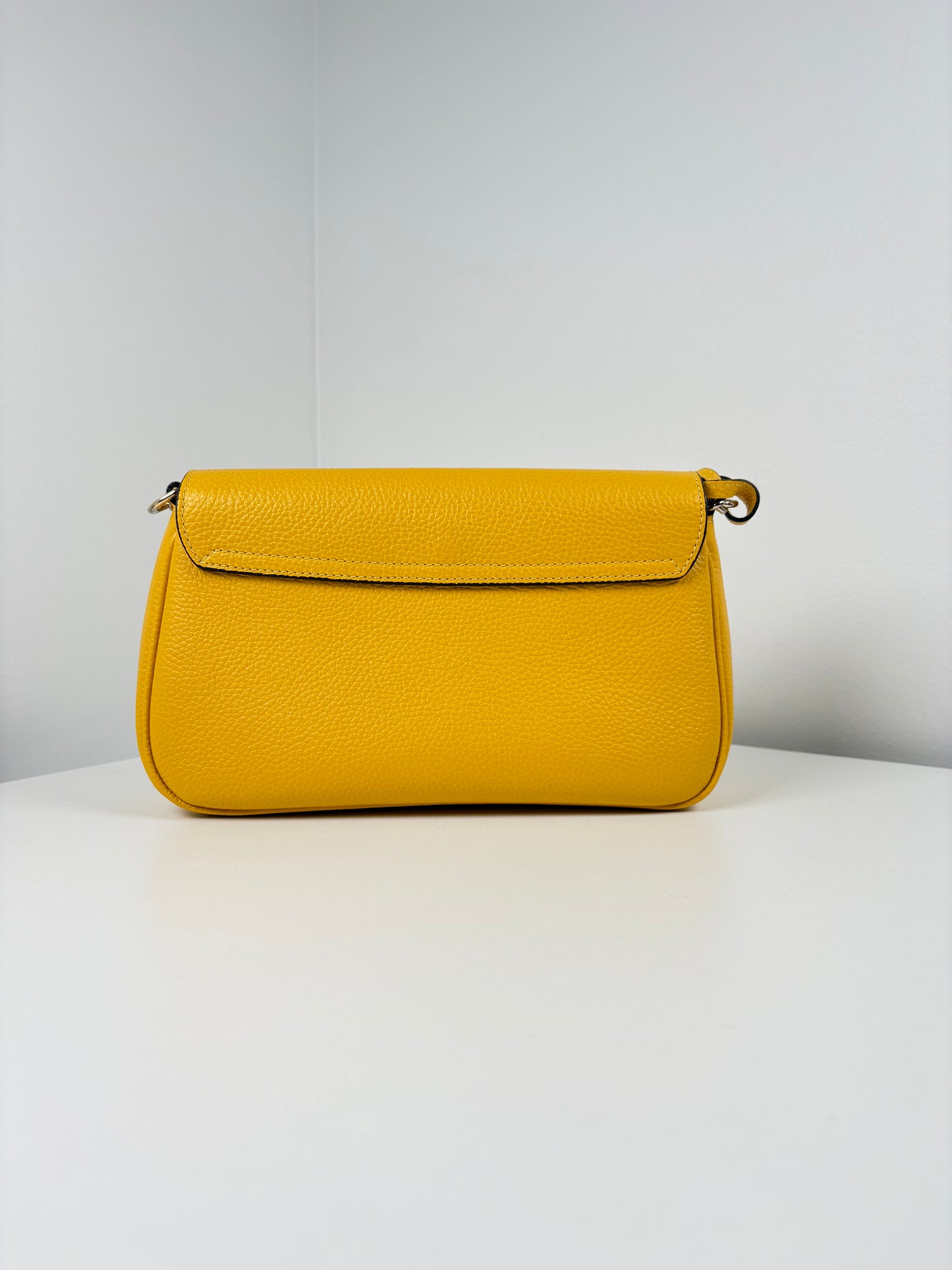 Pre-Owned GUCCI Soho Chain Should Handbag, Yellow