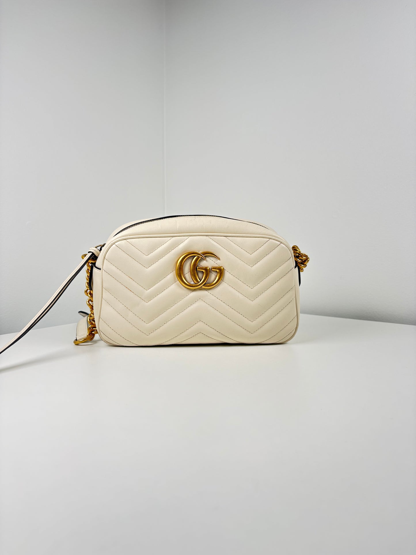 Pre-Owned GUCCI Marmont Camera Handbag, Ivory, Small