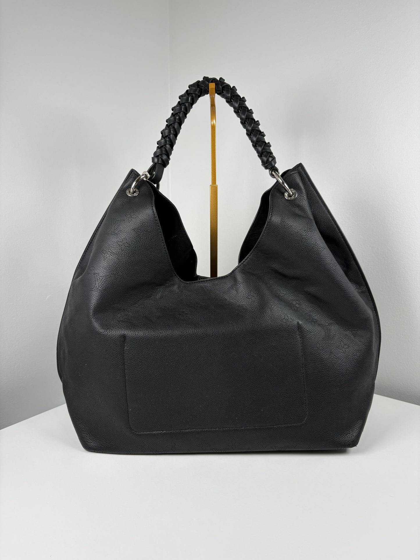 Pre-Owned LOUIS VUITTON Carmel Hobo Mahina Handbag, Black