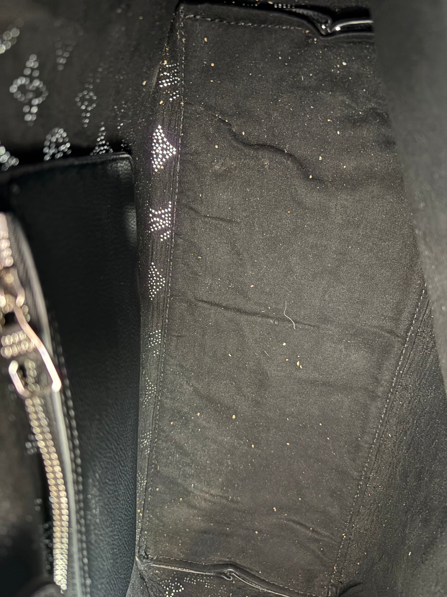 Pre-Owned LOUIS VUITTON Carmel Hobo Mahina Handbag, Black