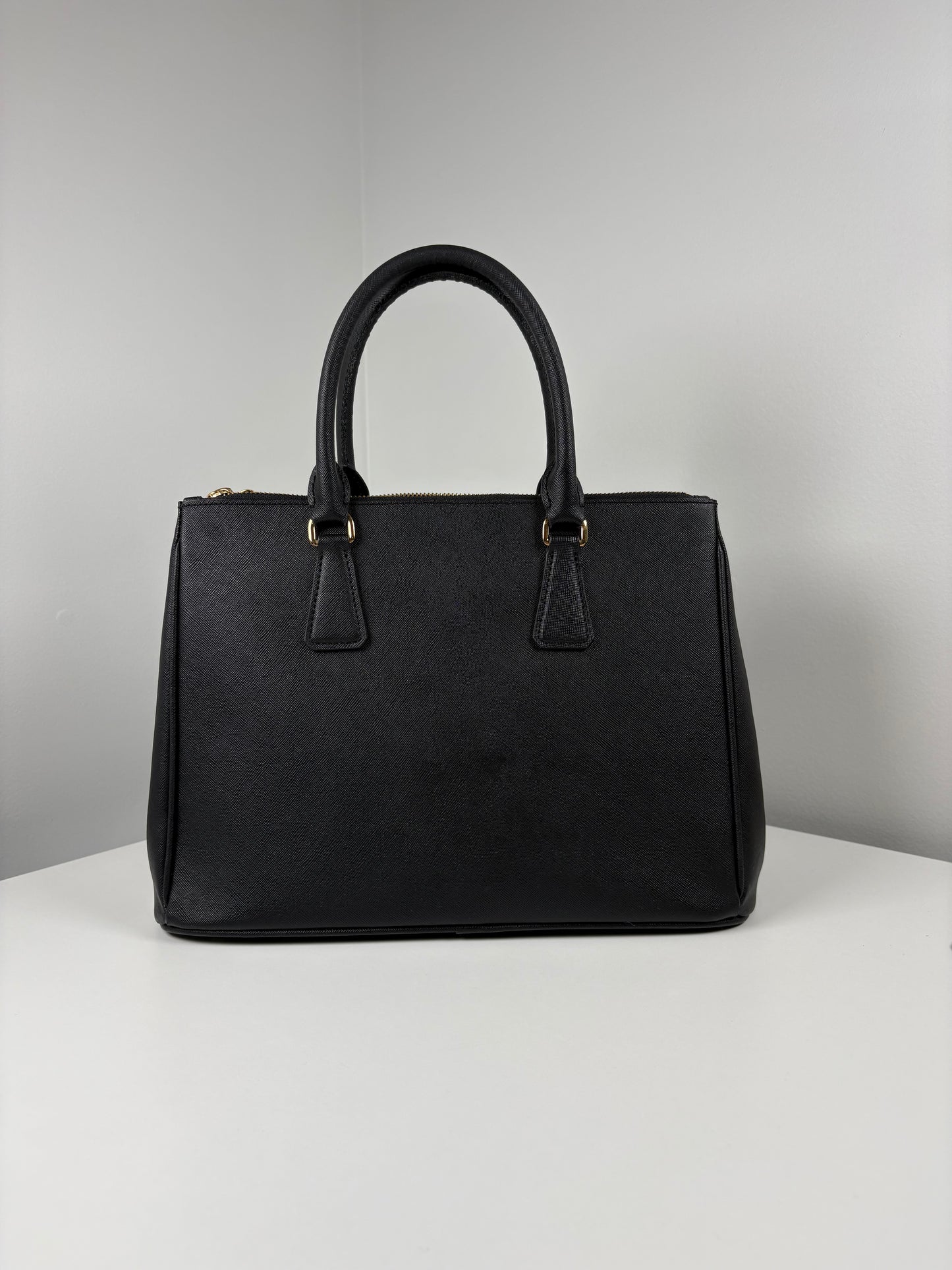 Pre-Owned PRADA Saffiano Galleria Double Zip Handbag, Black, Medium