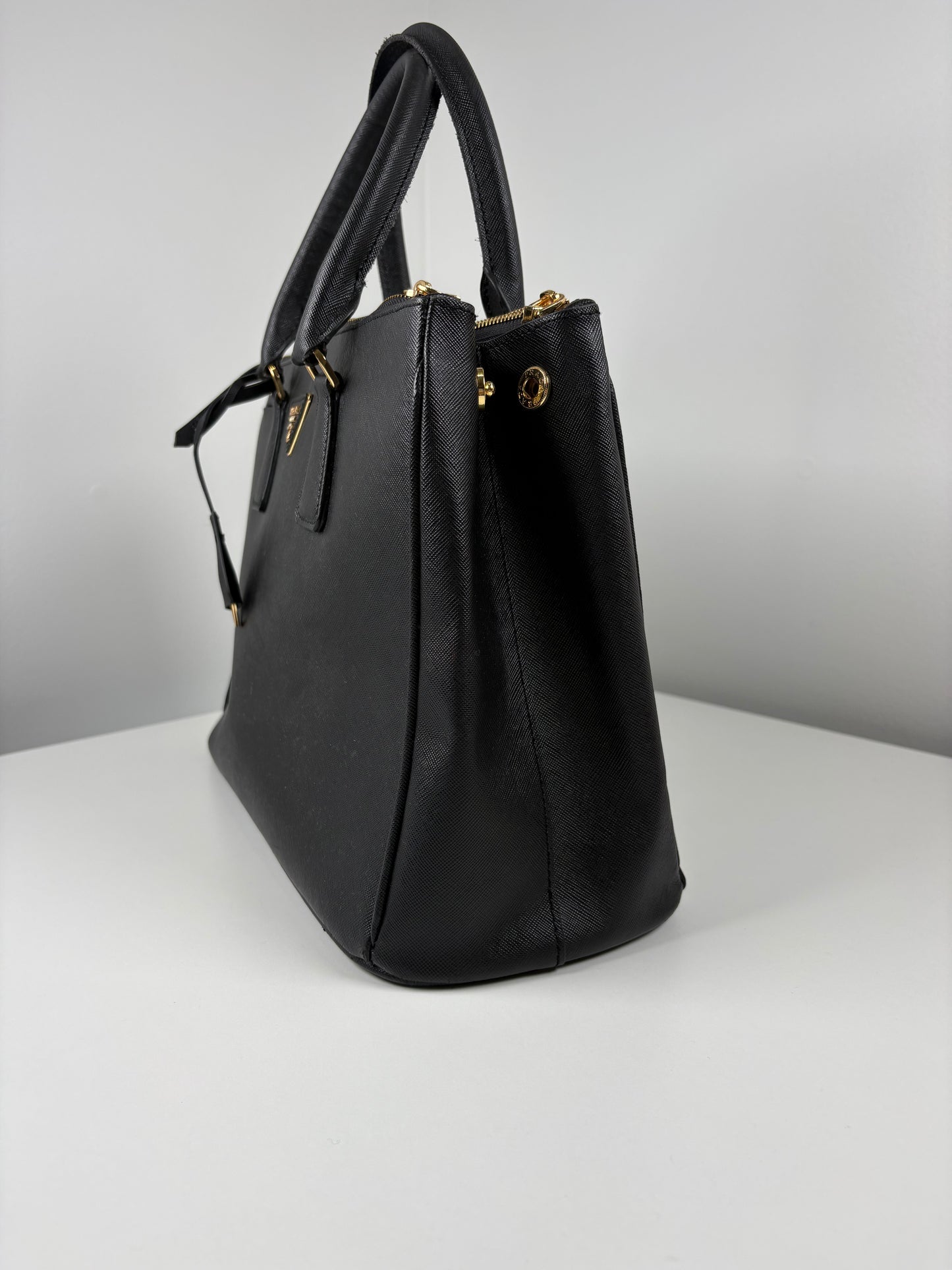 Pre-Owned PRADA Saffiano Galleria Double Zip Handbag, Black, Medium