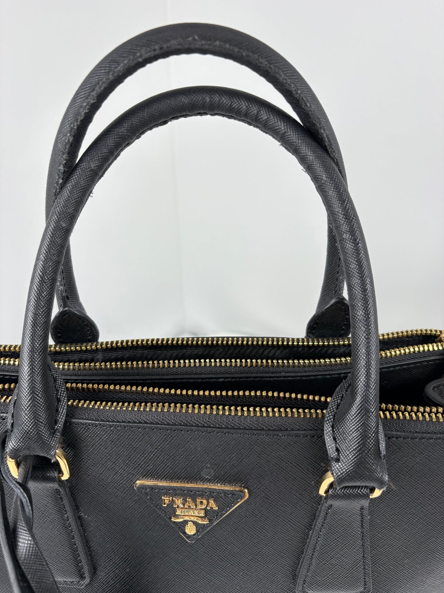 Pre-Owned PRADA Saffiano Galleria Double Zip Handbag, Black, Medium