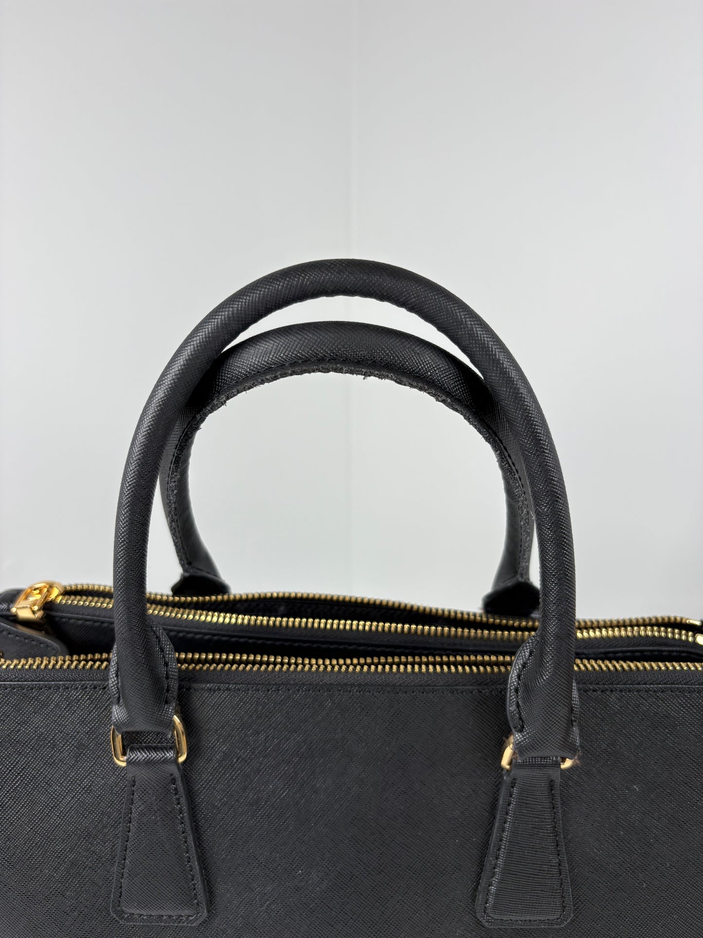 Pre-Owned PRADA Saffiano Galleria Double Zip Handbag, Black, Medium