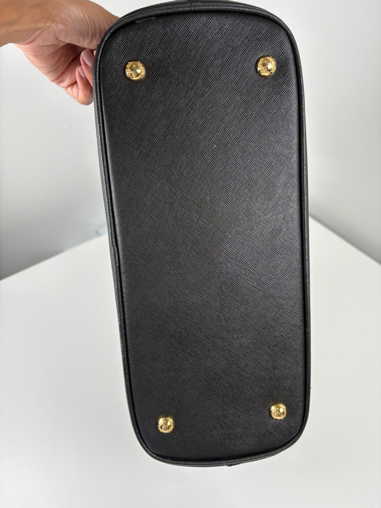 Pre-Owned PRADA Saffiano Galleria Double Zip Handbag, Black, Medium