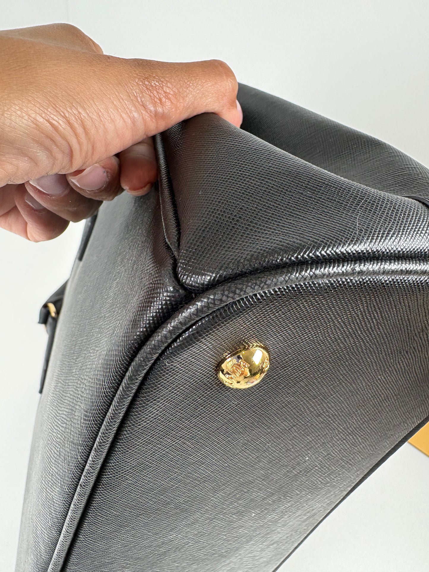 Pre-Owned PRADA Saffiano Galleria Double Zip Handbag, Black, Medium