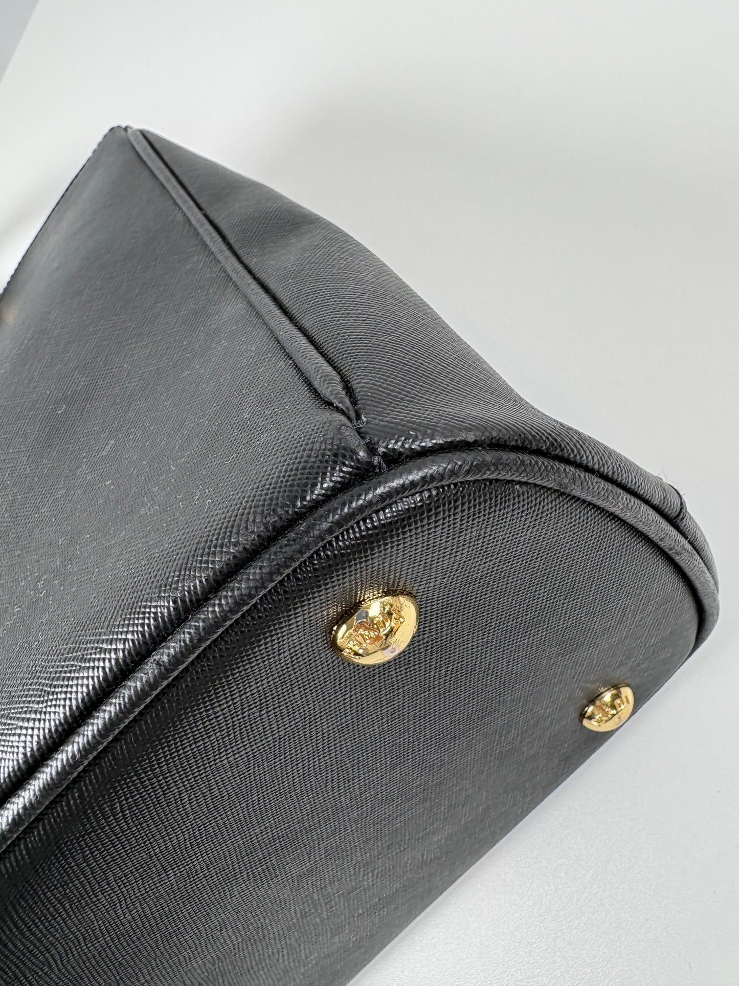 Pre-Owned PRADA Saffiano Galleria Double Zip Handbag, Black, Medium