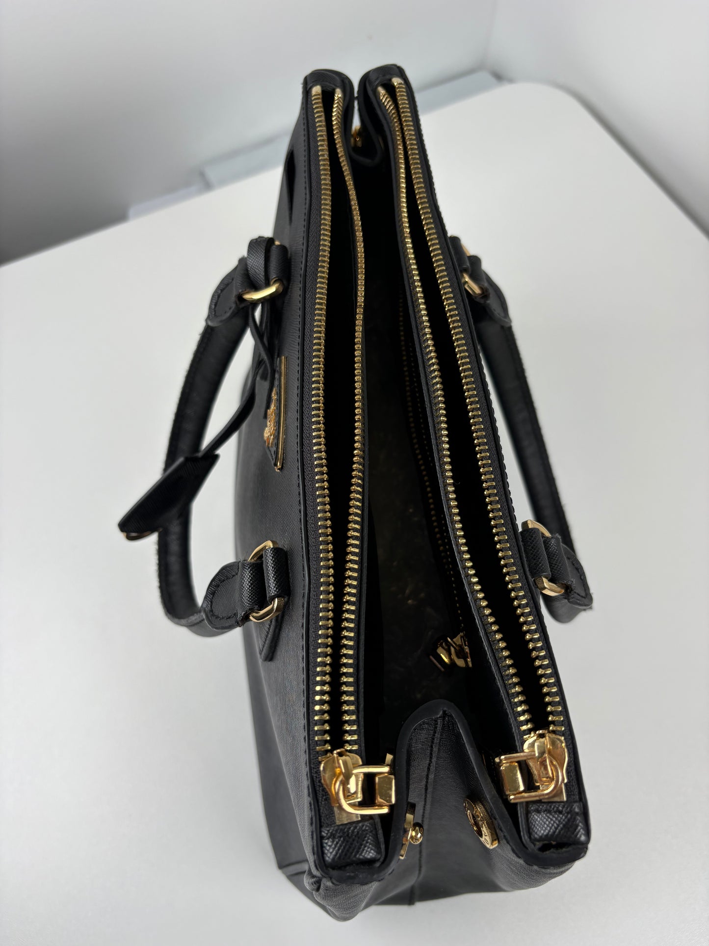 Pre-Owned PRADA Saffiano Galleria Double Zip Handbag, Black, Medium