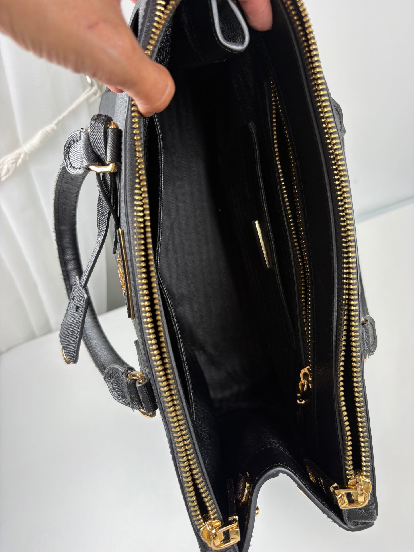 Pre-Owned PRADA Saffiano Galleria Double Zip Handbag, Black, Medium