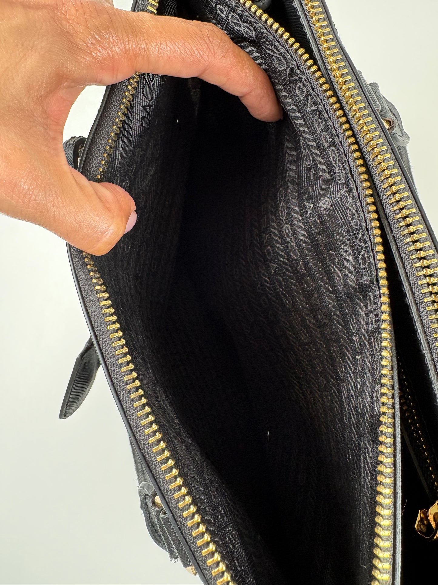 Pre-Owned PRADA Saffiano Galleria Double Zip Handbag, Black, Medium