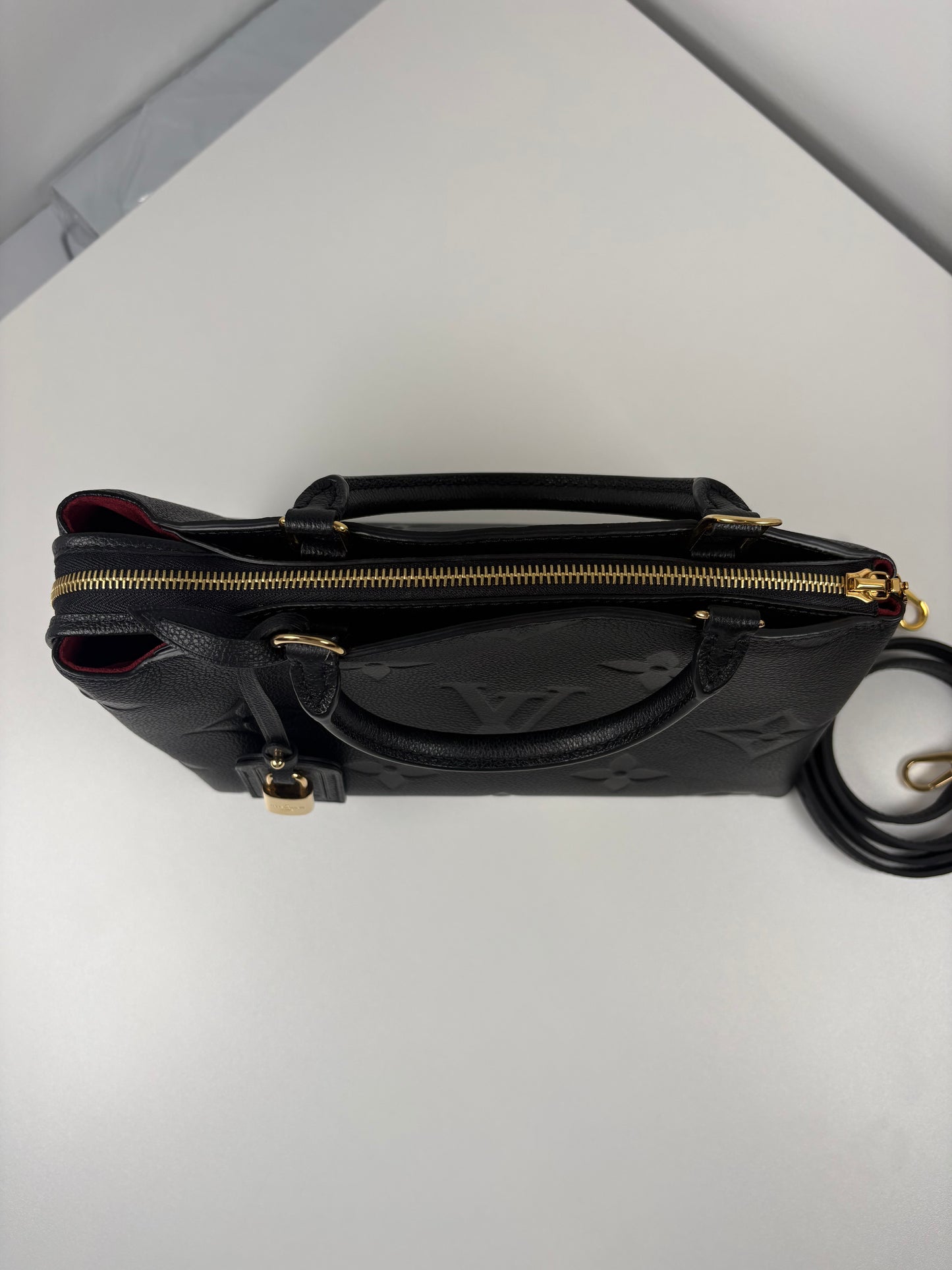 Pre-Owned LOUIS VUITTON Petit Palais Handbag, Black