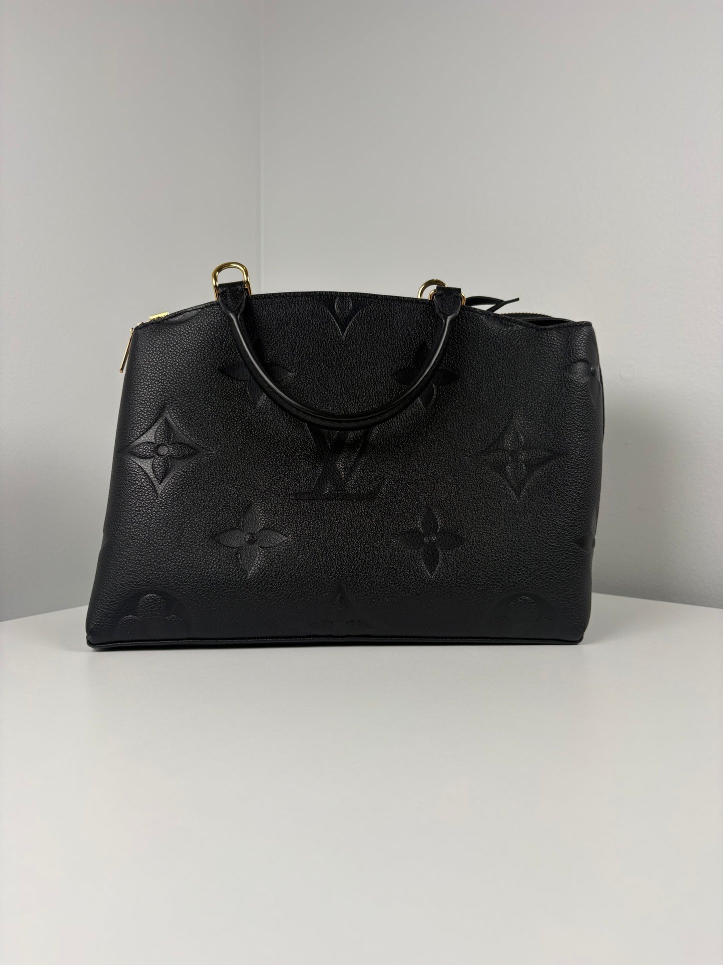 Pre-Owned LOUIS VUITTON Petit Palais Handbag, Black