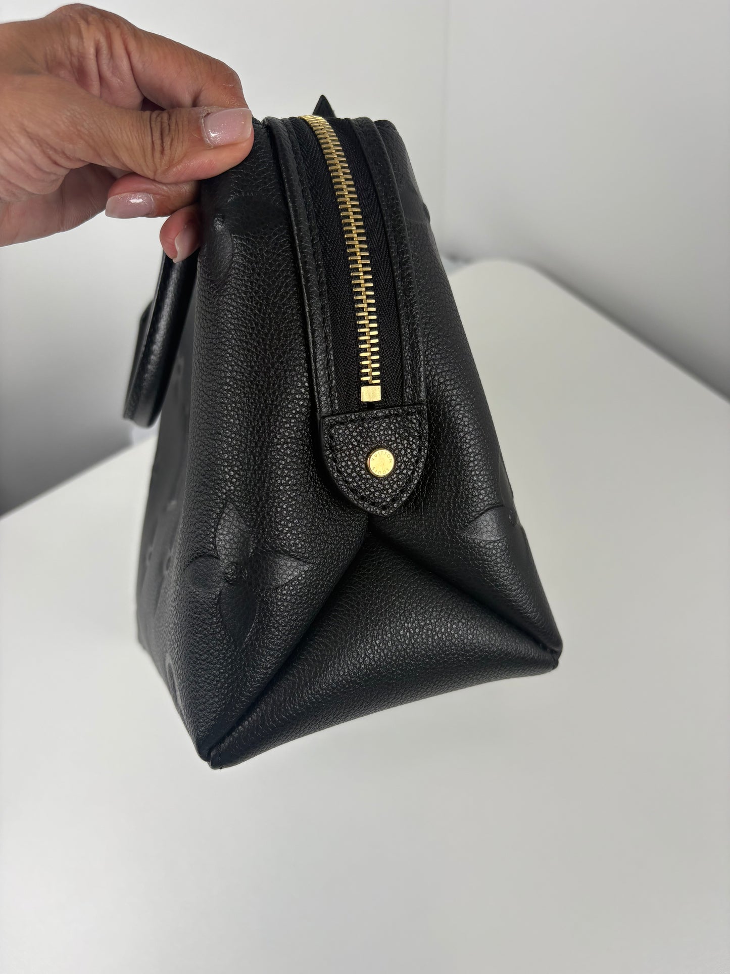 Pre-Owned LOUIS VUITTON Petit Palais Handbag, Black