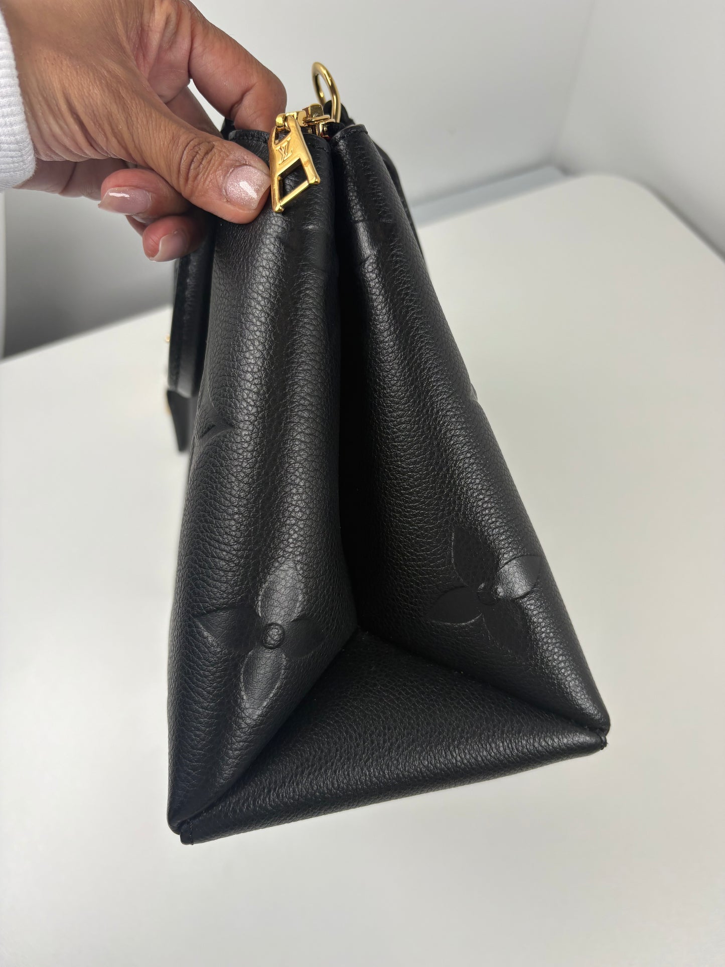 Pre-Owned LOUIS VUITTON Petit Palais Handbag, Black