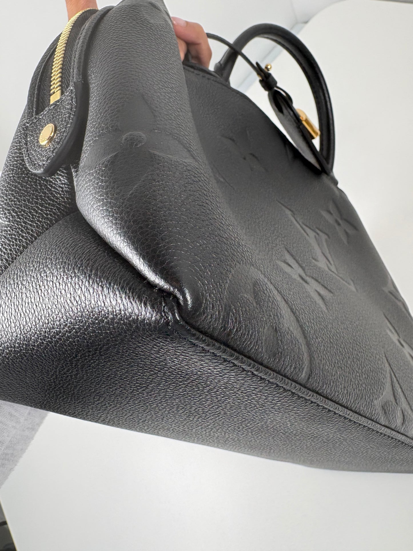 Pre-Owned LOUIS VUITTON Petit Palais Handbag, Black