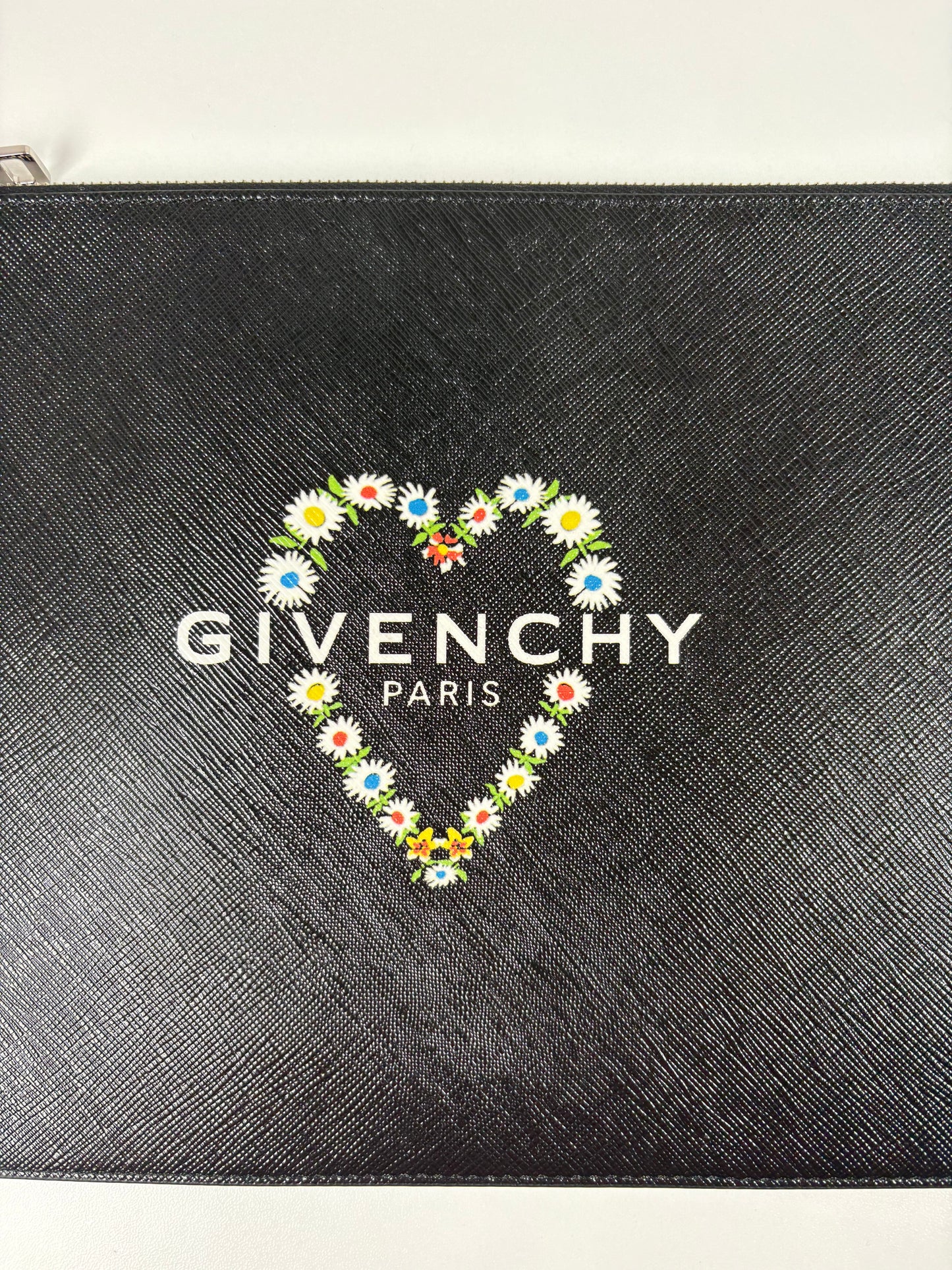 Pre-Owned GIVENCHY Daisy Heart Logo Clutch, Black
