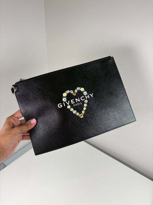 Pre-Owned GIVENCHY Daisy Heart Logo Clutch, Black