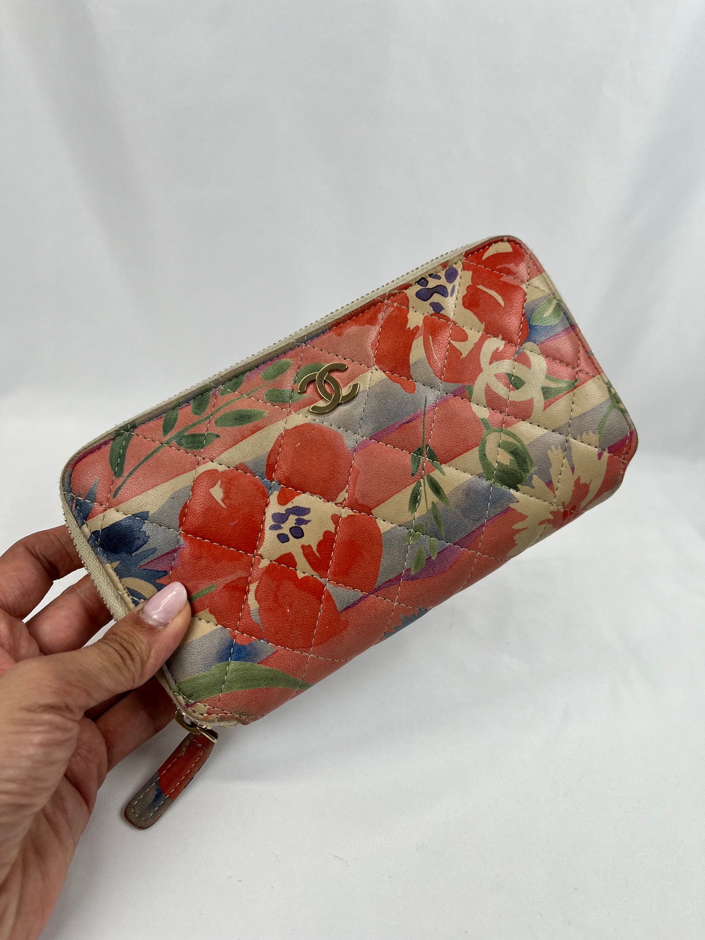 Pre-Owned CHANEL™ Hawaiin Floral Watercolor Zip around  Wallet