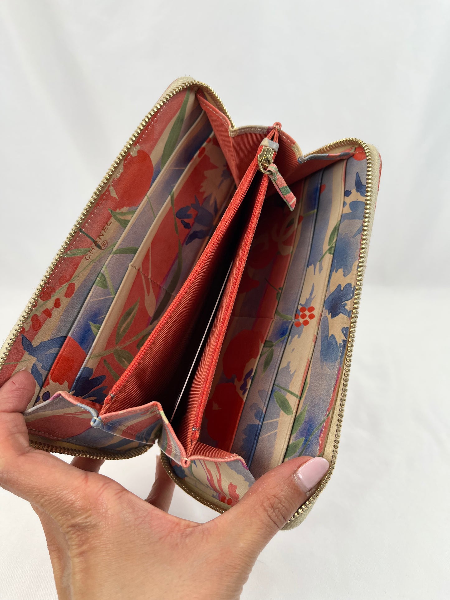 Pre-Owned CHANEL™ Hawaiin Floral Watercolor Zip around  Wallet