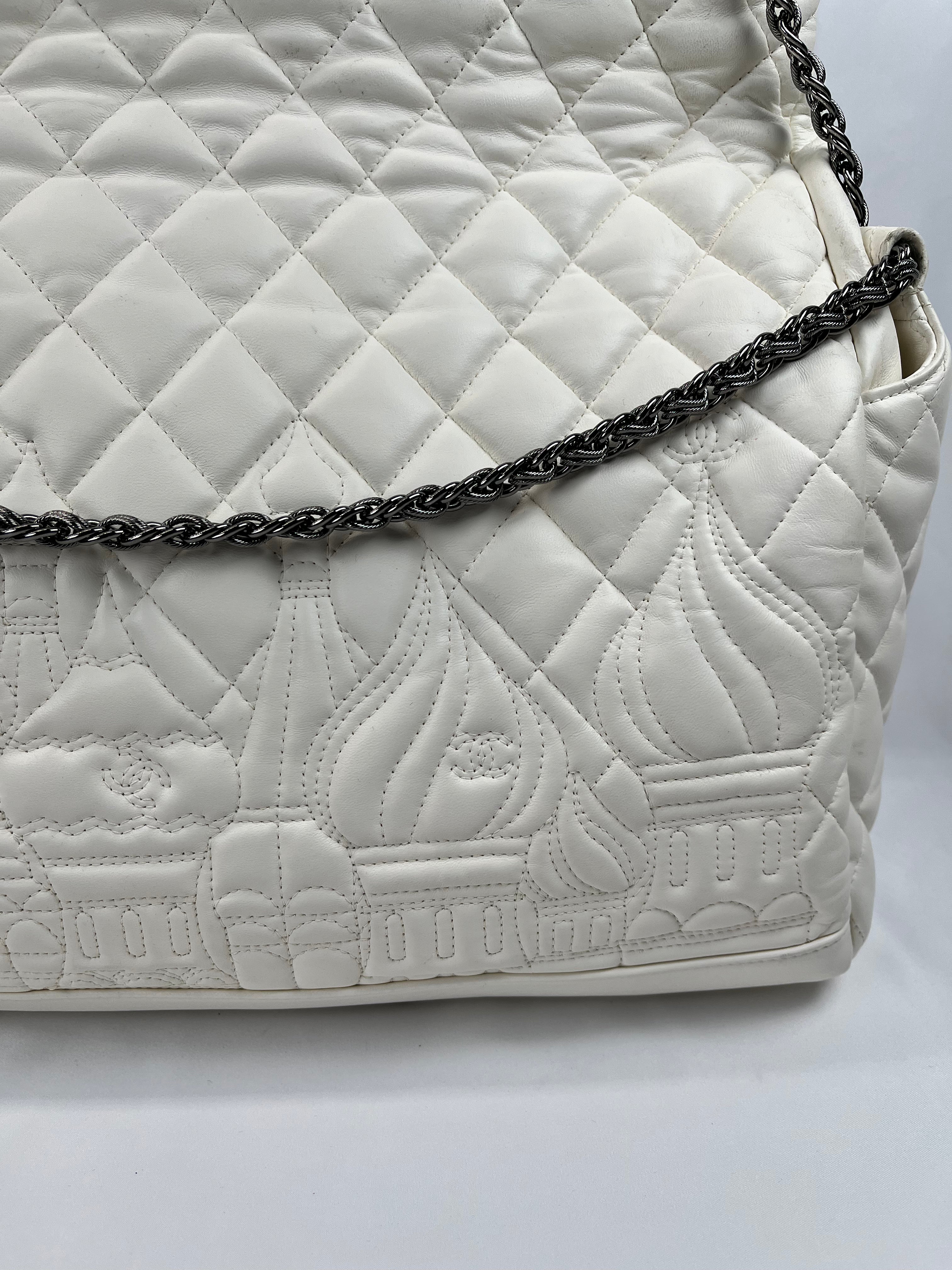 Pre-Owned CHANEL™ Paris-Moscow Square White Handbag