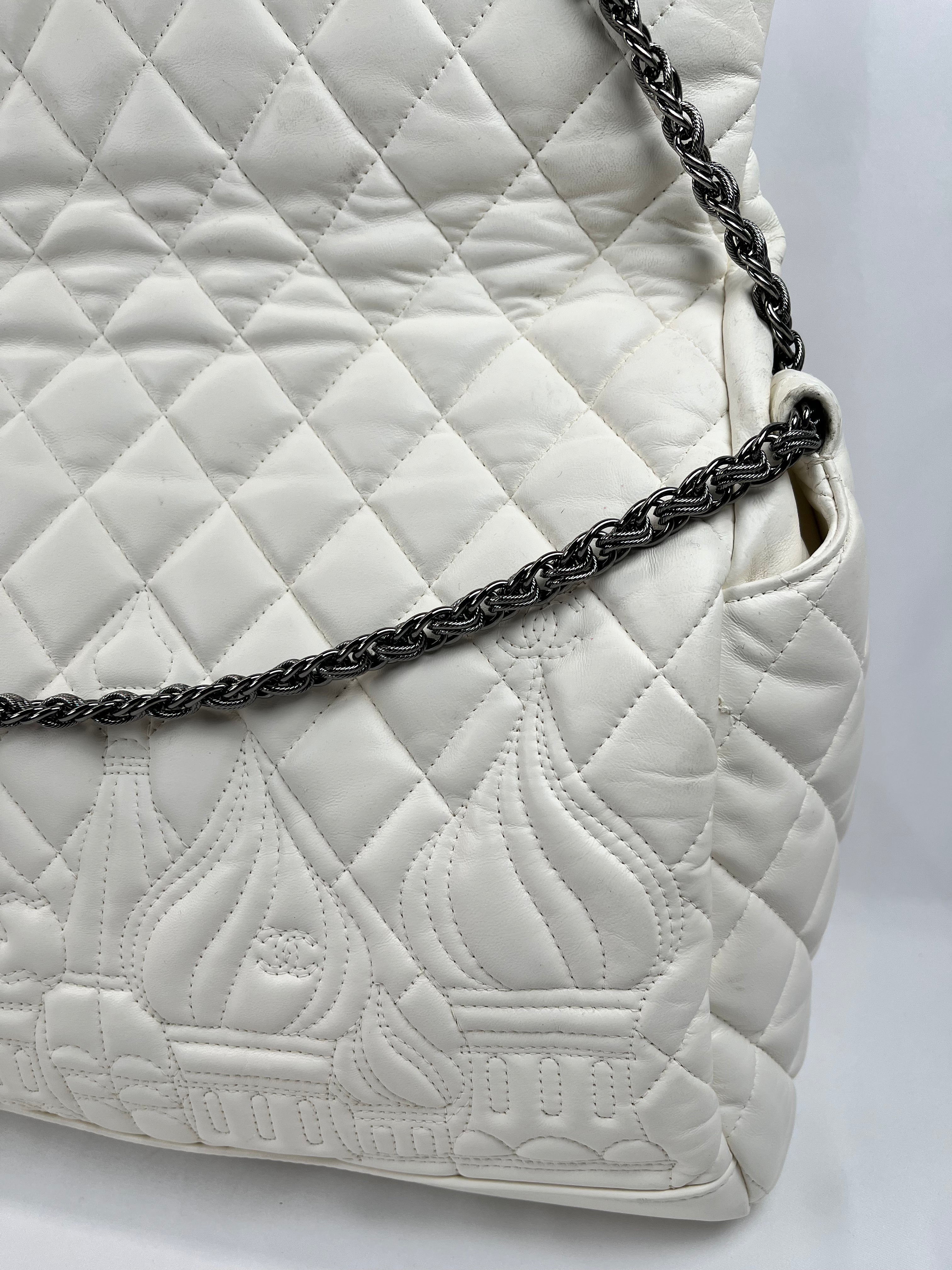 Pre-Owned CHANEL™ Paris-Moscow Square White Handbag