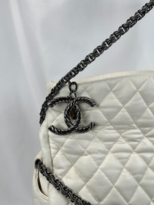 Pre-Owned CHANEL™ Paris-Moscow Square White Handbag