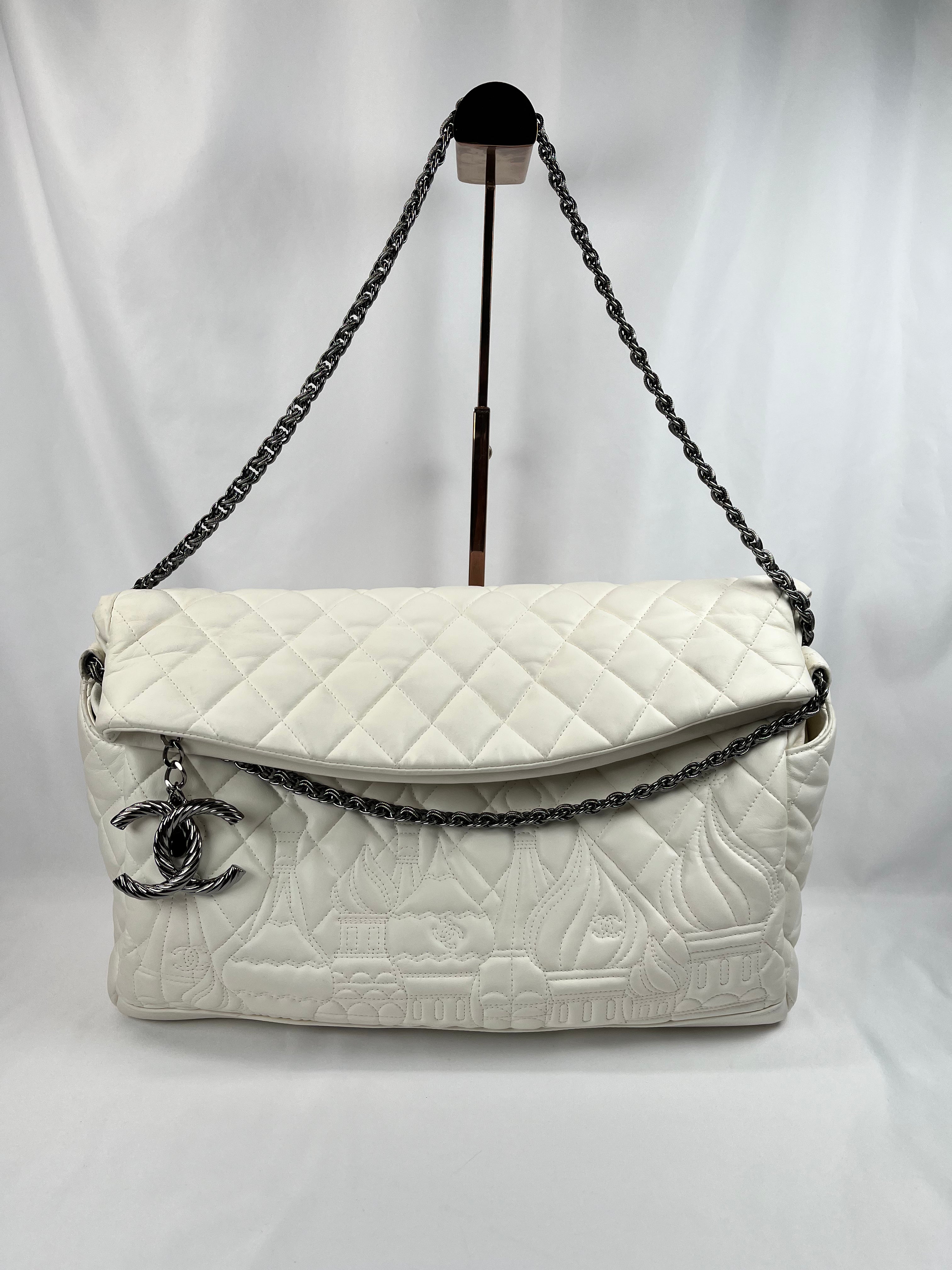 Pre-Owned CHANEL™ Paris-Moscow Square White Handbag
