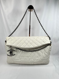 Pre-Owned CHANEL™ Paris-Moscow Square White Handbag