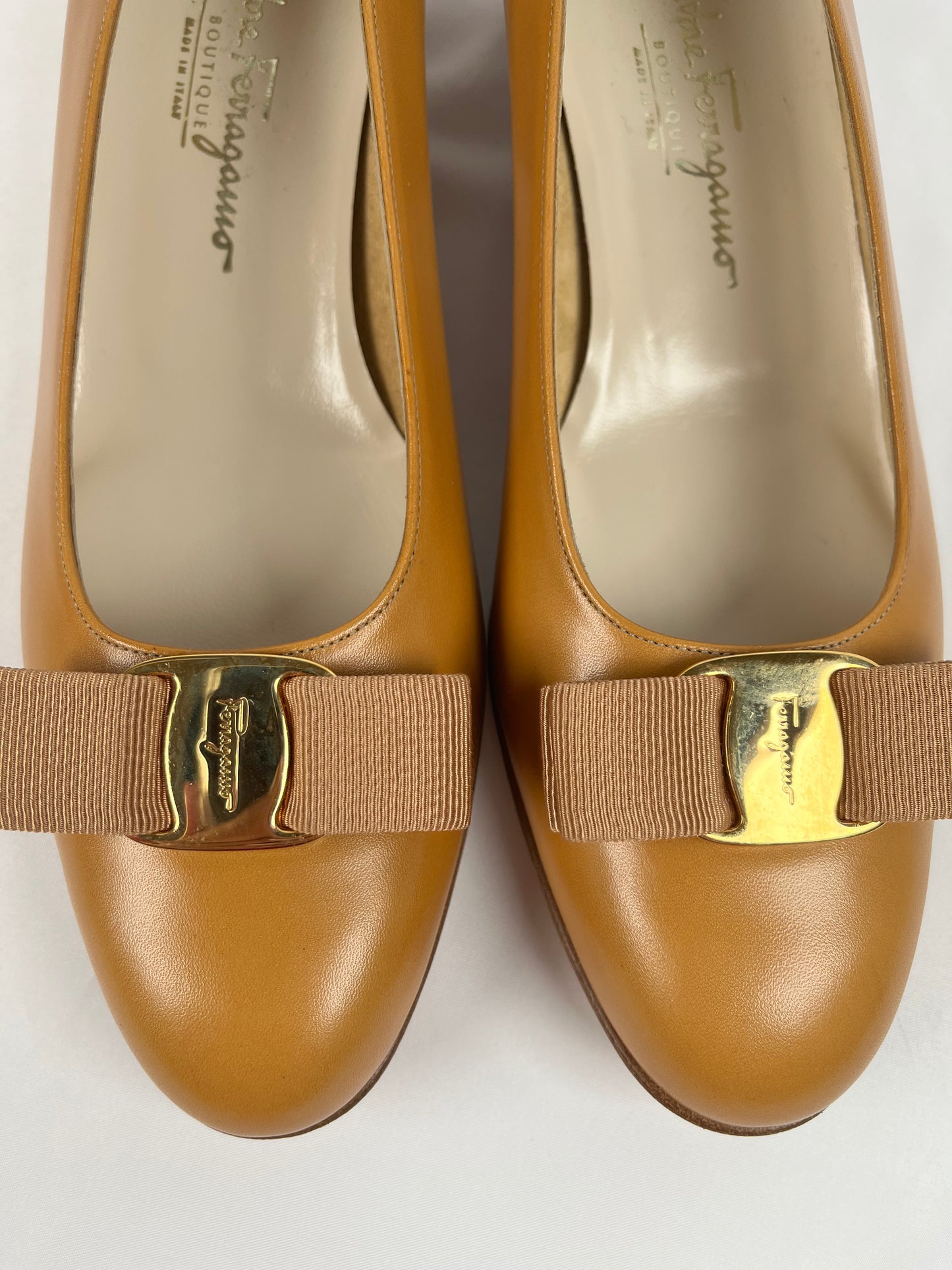 Pre-Owned SALVATORE FERRAGAMO Vara Brown Heels, 9.5B