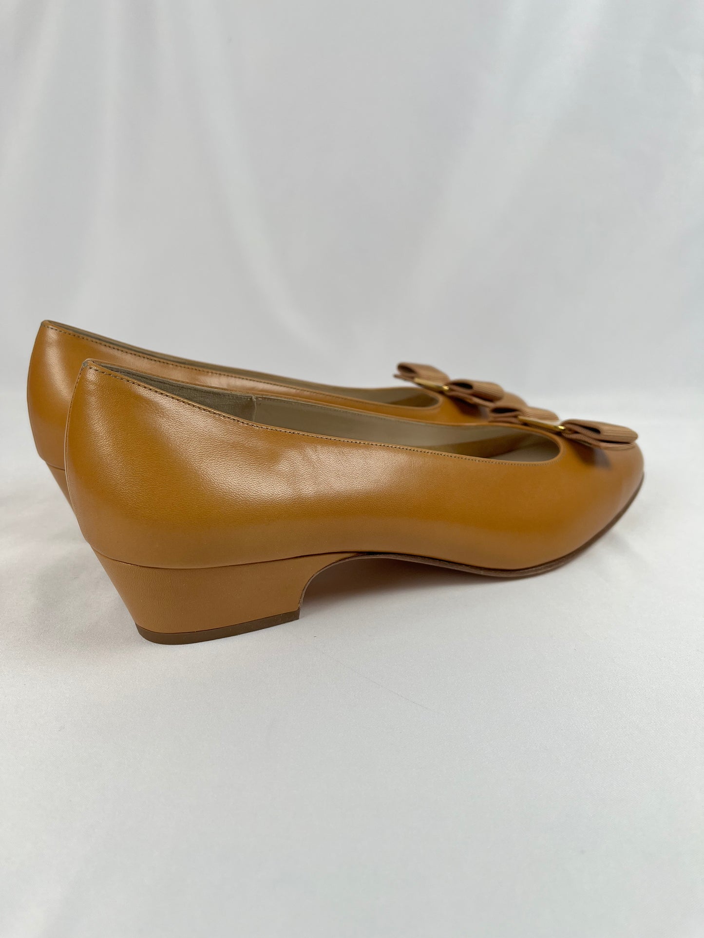 Pre-Owned SALVATORE FERRAGAMO Vara Brown Heels, 9.5B