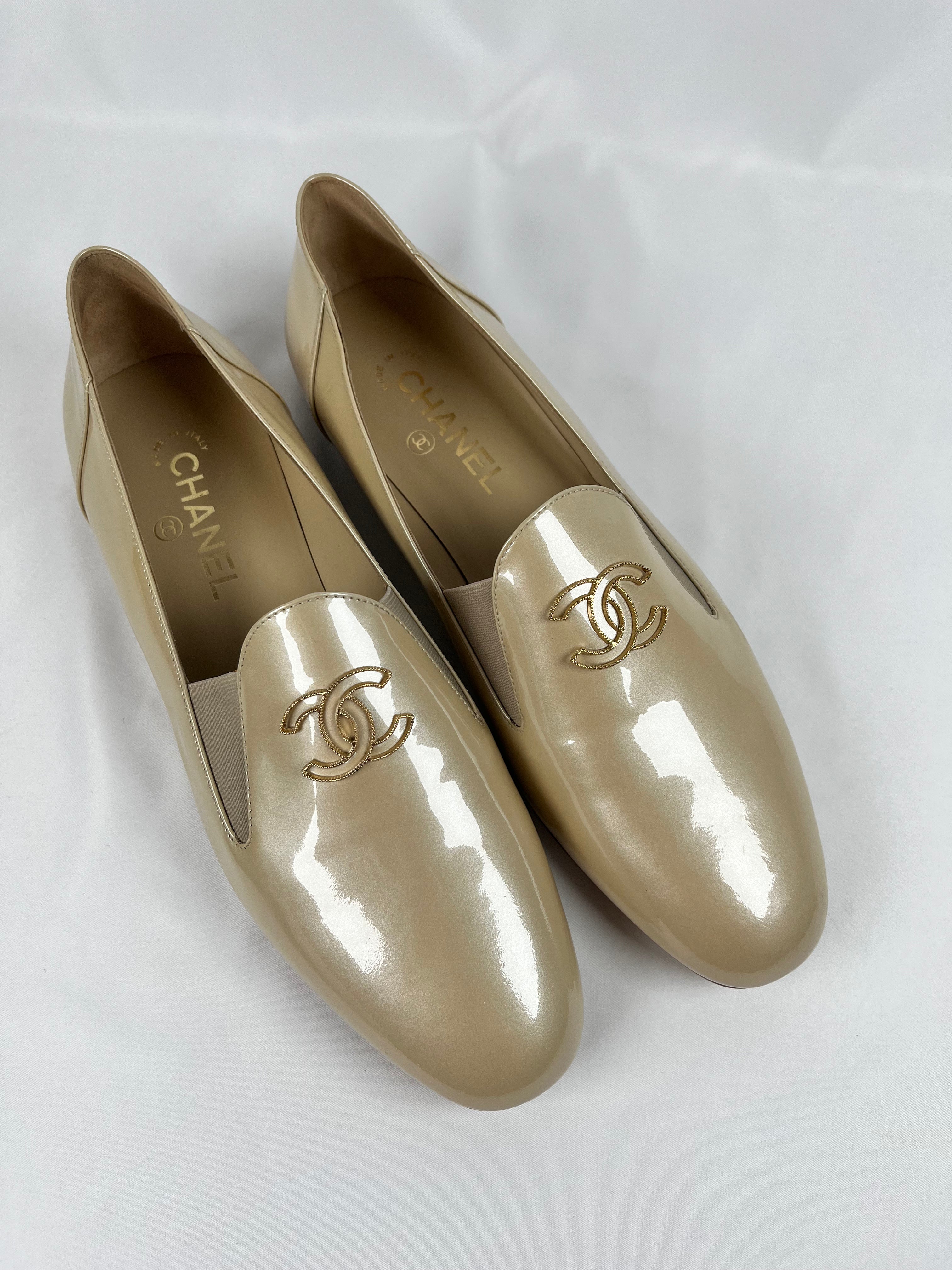 Pre-Owned CHANEL™ CC Nude/Gold Loafers, 41