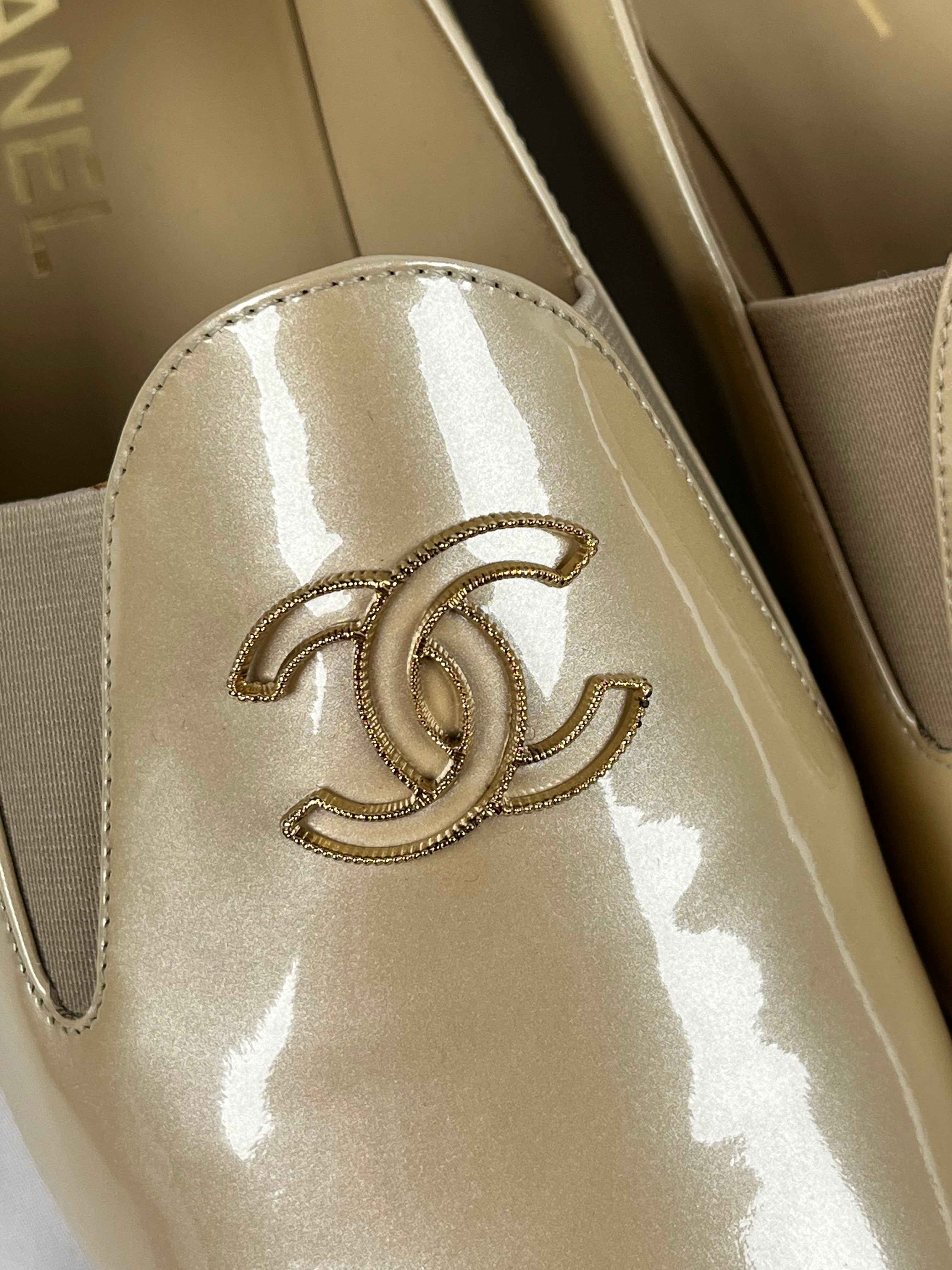 Pre-Owned CHANEL™ CC Nude/Gold Loafers, 41