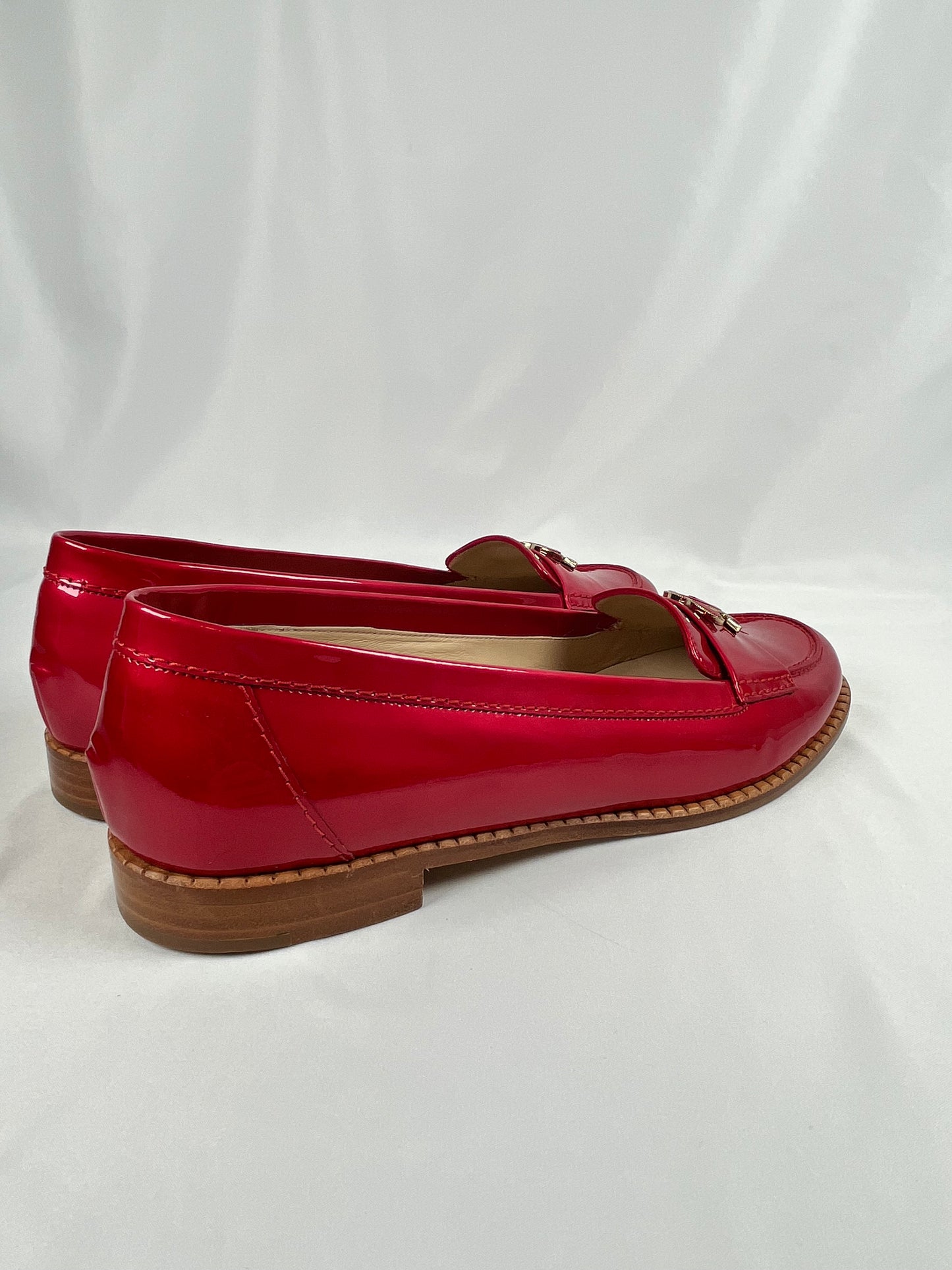 Pre-Owned CHANEL™ Interlocking CC Verniz Rouge Loafers, 40.5