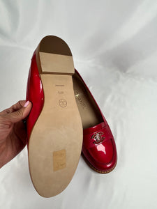 Pre-Owned CHANEL™ Interlocking CC Verniz Rouge Loafers, 40.5