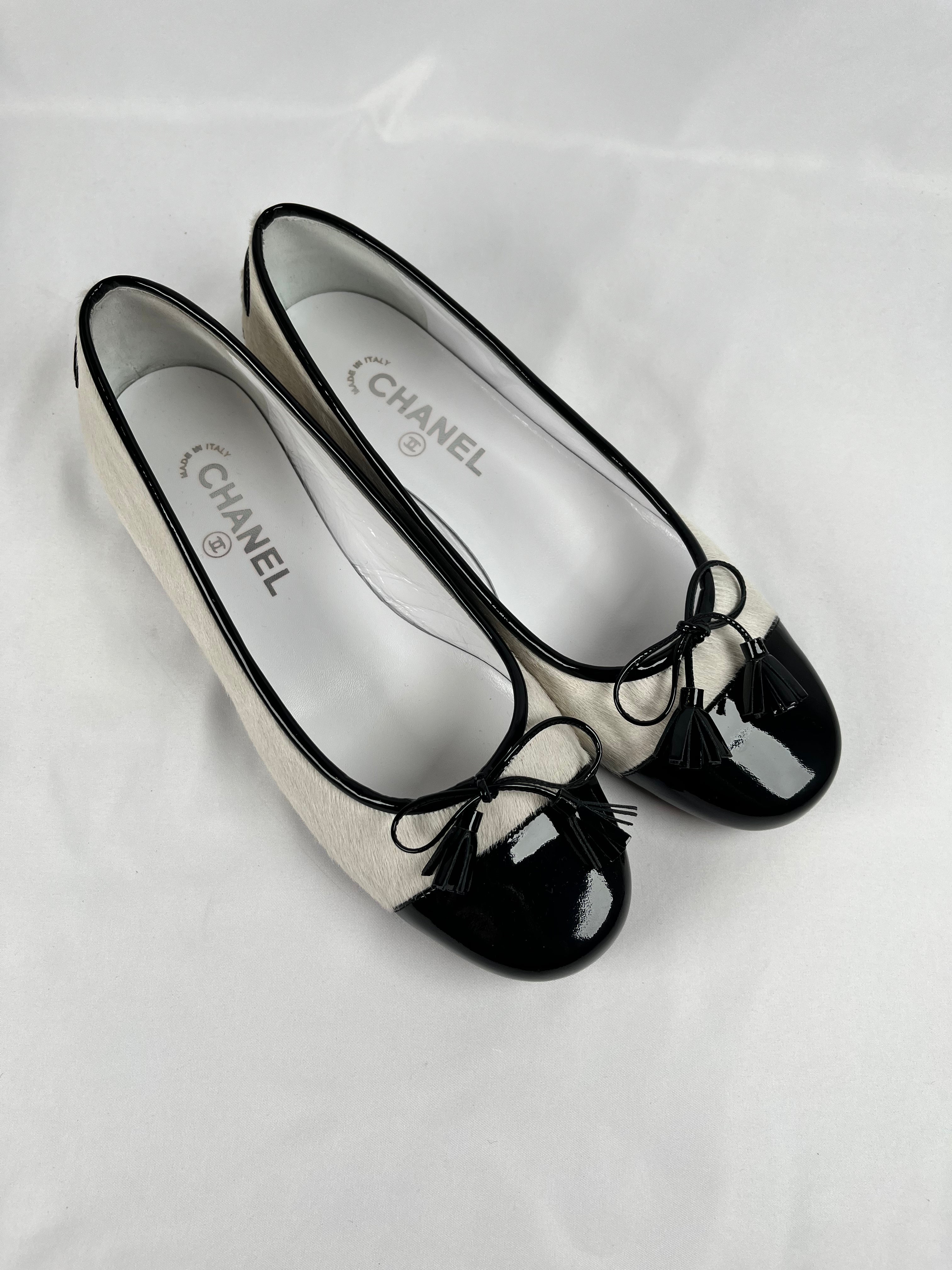 Pre-Owned CHANEL™ Pony Hair Cap Toe Black/White Flats, 40