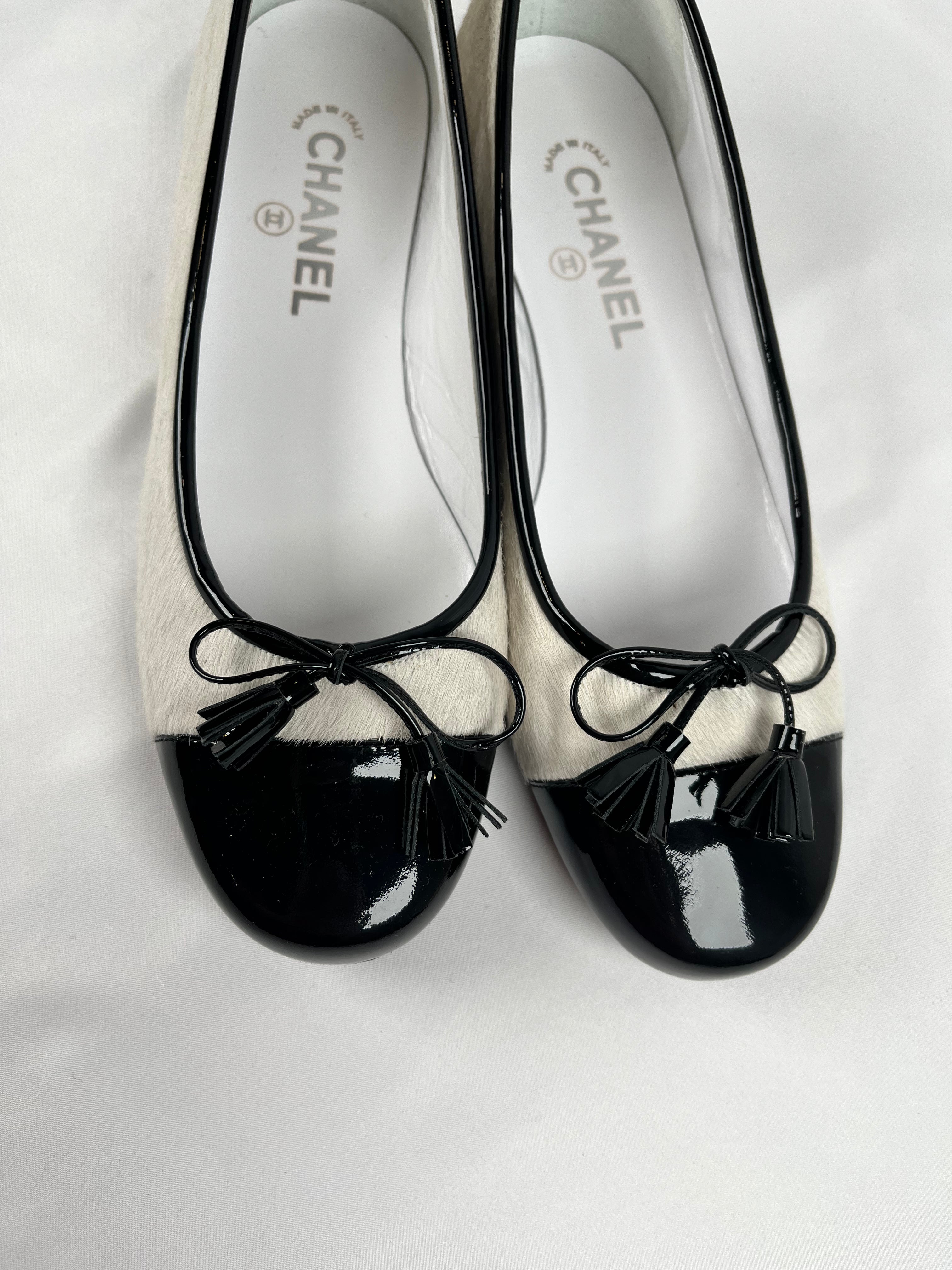 Pre-Owned CHANEL™ Pony Hair Cap Toe Black/White Flats, 40