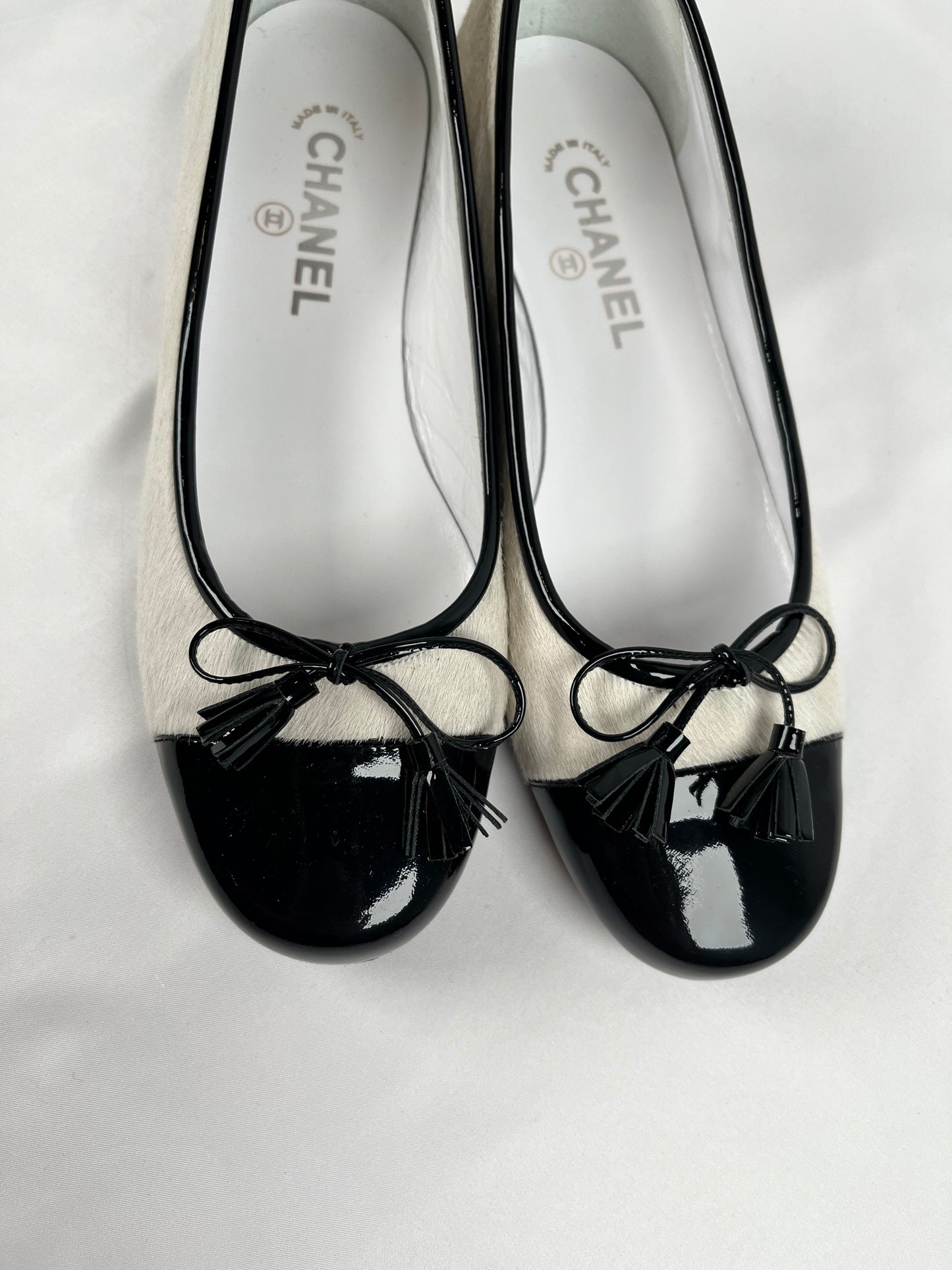 Pre-Owned CHANEL™ Pony Hair Cap Toe Black/White Flats, 40